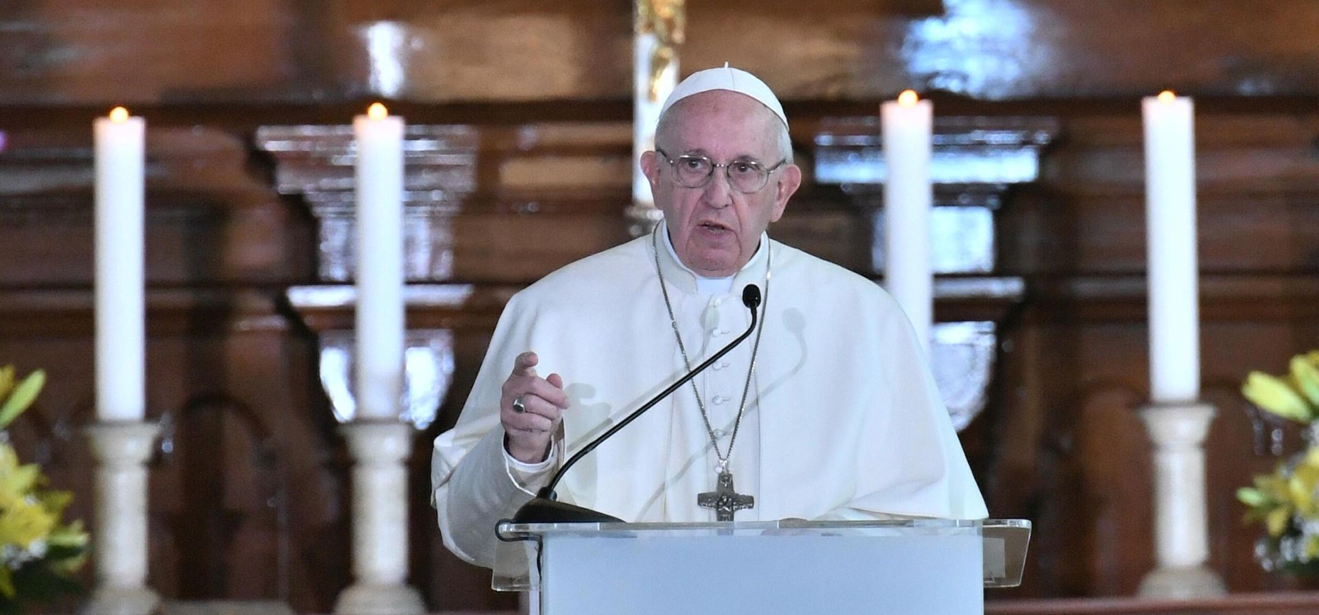epa07044972 Pope Francis speaks during the Ecumenical meeting with the youth in Charles Church (Kaarli kirik), Lutheran church in Tallinn, Estonia, 25 September 2018. Pope Francis is visiting Lithuania, Latvia and Estonia for the Apostolic Journey from 22 to 25 September 2018.  EPA/ALESSANDRO DI MEO