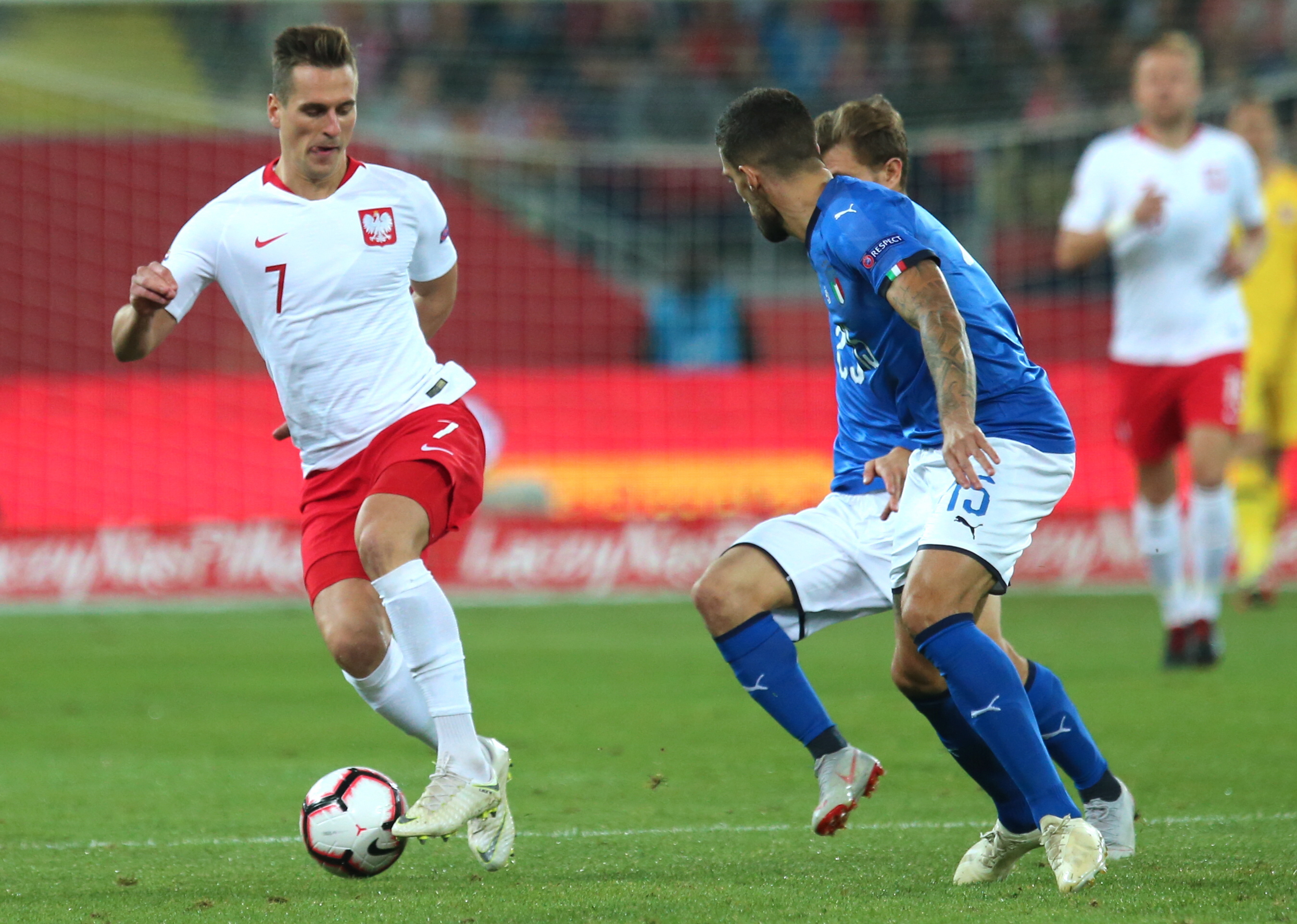 epa07093502 Arkadiusz Milik (L) of Poland in action against Cristiano Biraghi (R) of Italy during the UEFA Nations League soccer match between Poland and Italy, in Chorzow, Poland, 14 October 2018.  EPA/Andrzej Grygiel POLAND OUT