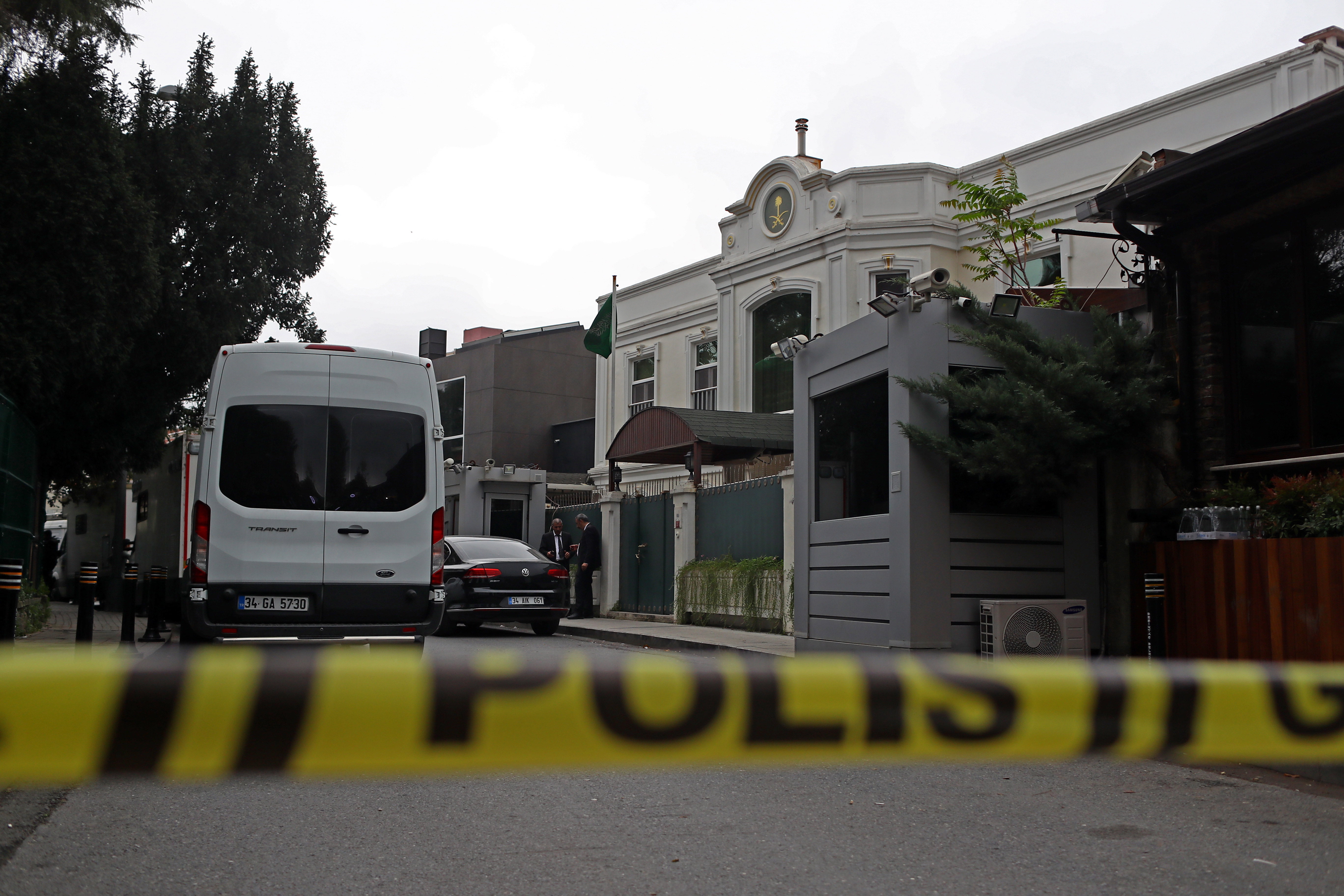 epa07100083 Turkish forensic police officers arrive the residence of the Saudi consul for investigation in Istanbul, Turkey, 17 October 2018. According to local media reports, Saudi consul Mohammad al-Otaibi has left Turkey on 16 October. A Turkish prosecutor on 15 October has entered the Saudi consulate in Istanbul to investigate the disappearance of dissident Saudi journalist Jamal Khashoggi, an inspection that was being carried out jointly with a Saudi team. Khashoggi went missing on 02 October when he entered the Saudi consulate to pick up paperwork.  EPA/SEDAT SUNA