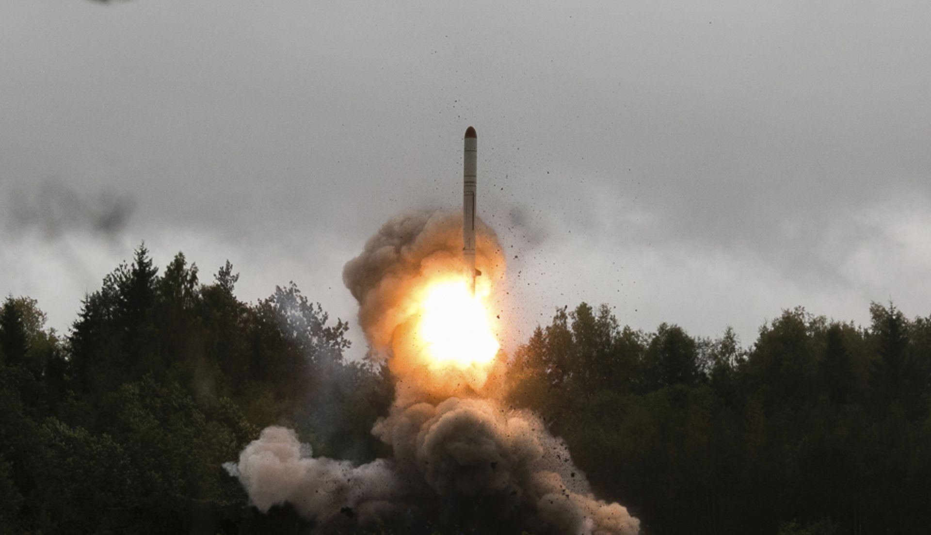 epa07108045 (FILE) - A handout photo made available by the Russian Defence Ministry on 19 September 2017 shows Russian tactic missile Iskander -M during Zapad 2017 military exercises on Luga range in St. Petersburg region, Russia, 18 September 2017 (reissued 20 October 2018). According to media reports, the Trump administration has told US allies that it wants to withdraw from the landmark Reagan-era Intermediate-range Nuclear Forces Treaty, or INF.  EPA/KONSTANTIN ALYSH / DEFENCE MINISTRY HANDOUT HANDOUT       HANDOUT EDITORIAL USE ONLY/NO SALES HANDOUT EDITORIAL USE ONLY/NO SALES