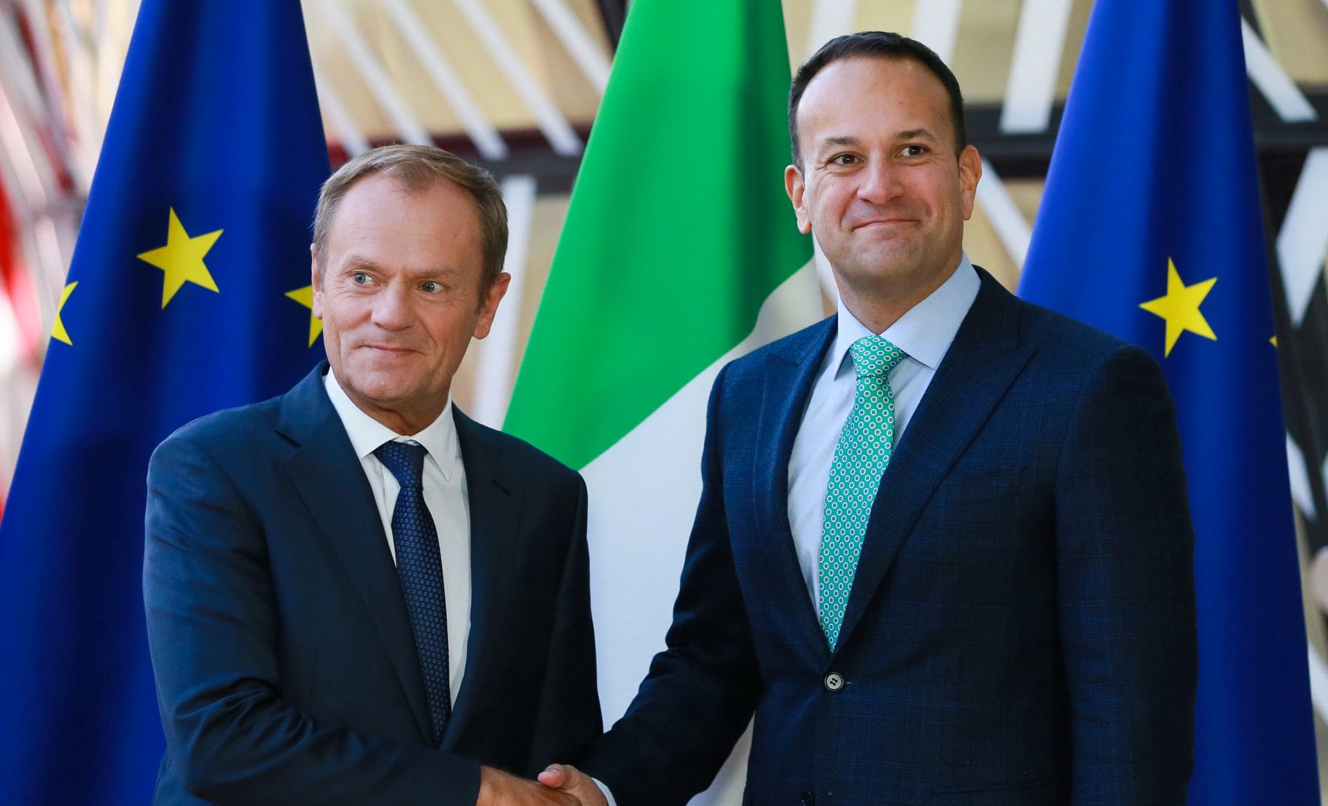 epa07068774 The Taoiseach of Ireland (Prime Minister) Leo Varadkar (R) is welcomed by European Union Council President Donald Tusk (L) ahead of a meeting in Brussels, Belgium, 04 October 2018.  EPA/STEPHANIE LECOCQ