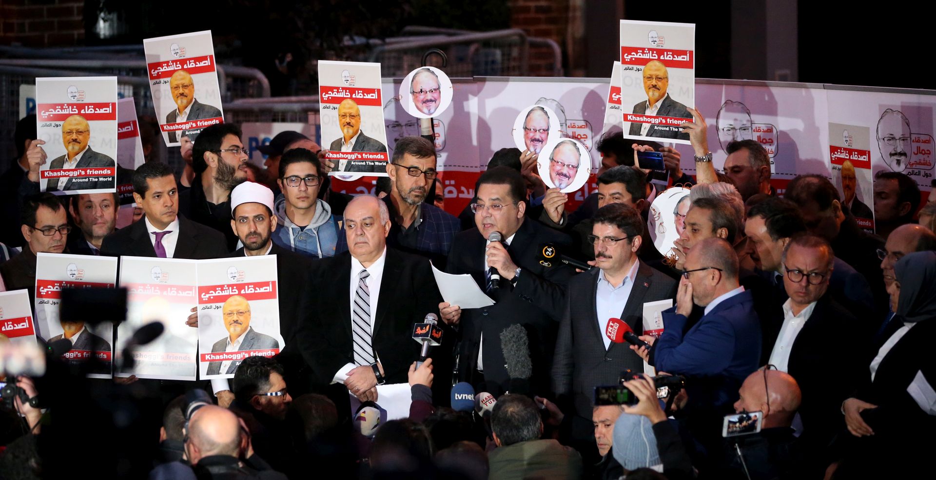 epa07119171 Former Egyptian Parliament member, Ayman Nour (C), who is living in exile in Turkey, speaks during the demonstration in front of Saudi Arabian consulate in Istanbul, Turkey, 25 October 2018. Turkish President Erdogan addressed the parliament on the case of Saudi journalist Jamaal Khashoggi on 23 October 2018, media reported that he said that Turkish investigators have strong evidence that Khashoggi's death was planned, and demanded that the whereabouts of the dead journalist's body be revealed and the suspects face trial in Turkey. Saudi Arabian official media on 19 October reported that journalists Jamal Khashoggi died as a result of a physical altercation inside the kingdom's consulate in Istanbul, where he was last seen entering on 02 October for routine paperwork. On 24 October, Mohammed bin Salman spoke of the killing of Khashoggi for the first time, describing it as 'a heinous crime that cannot be justified', and that Saudi Arabia and Turkey will work together to punish all culprits.  EPA/ERDEM SAHIN