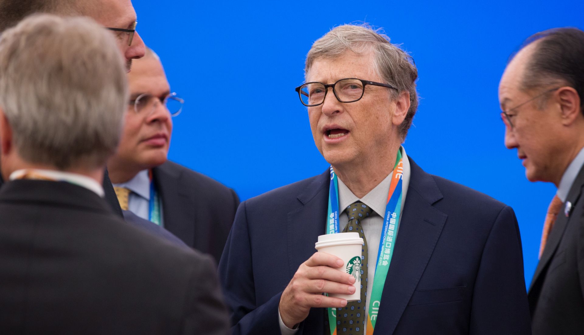epa07142295 Microsoft founder Bill Gates (C) attends the opening ceremony of the China International Import Expo (CIIE) in Shanghai, China, 05 November 2018. High Chinese and foreign officials attended the event which runs from 05 to 10 November 2018 in Shanghai.  EPA/STRINGER CHINA OUT