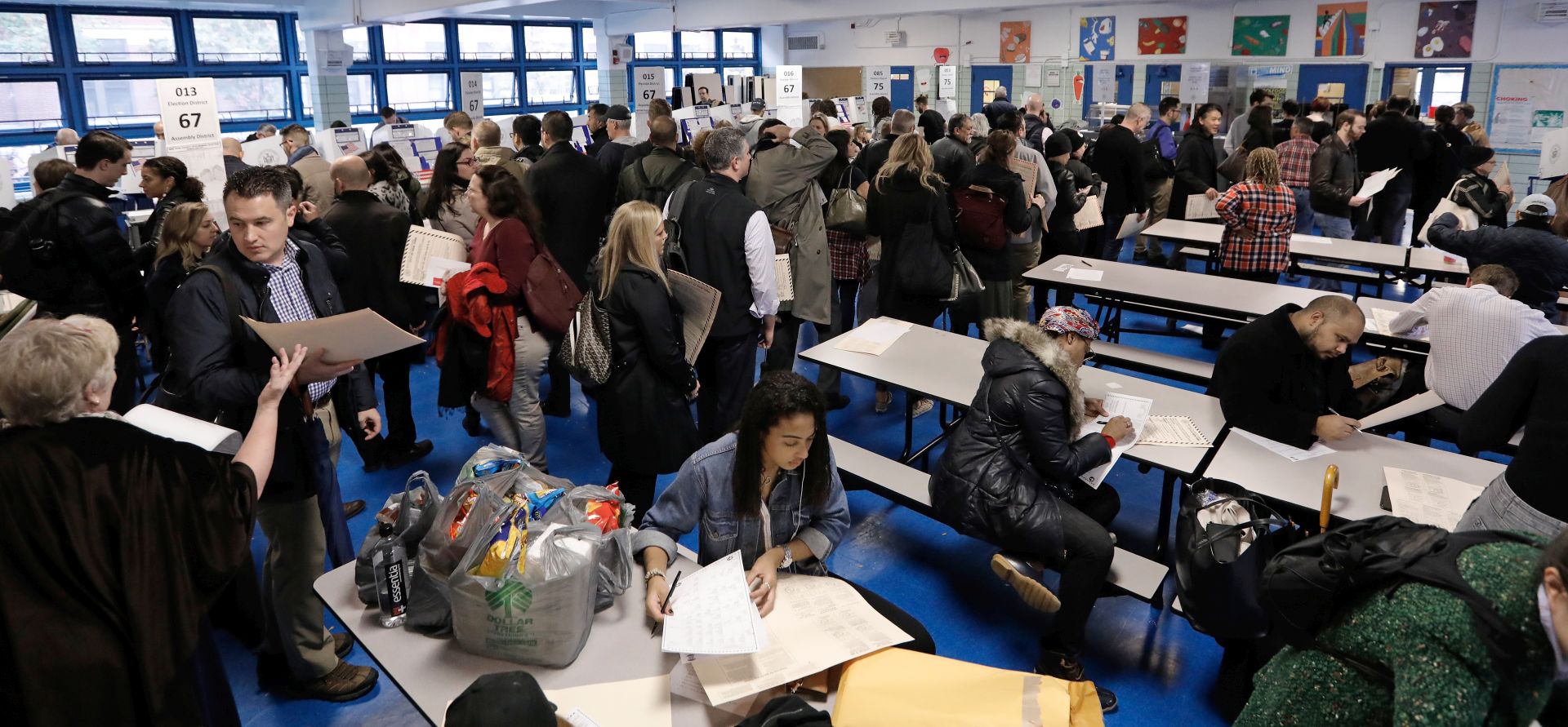 epa07145665 New York City voters queue up to cast their ballots in the 2018 midterm election at Public School 111 on Manhattan's west side in New York, New York, USA, 06 November 2018. Voters across the nation are selecting who will represent them on local, state and national levels.  EPA/PETER FOLEY