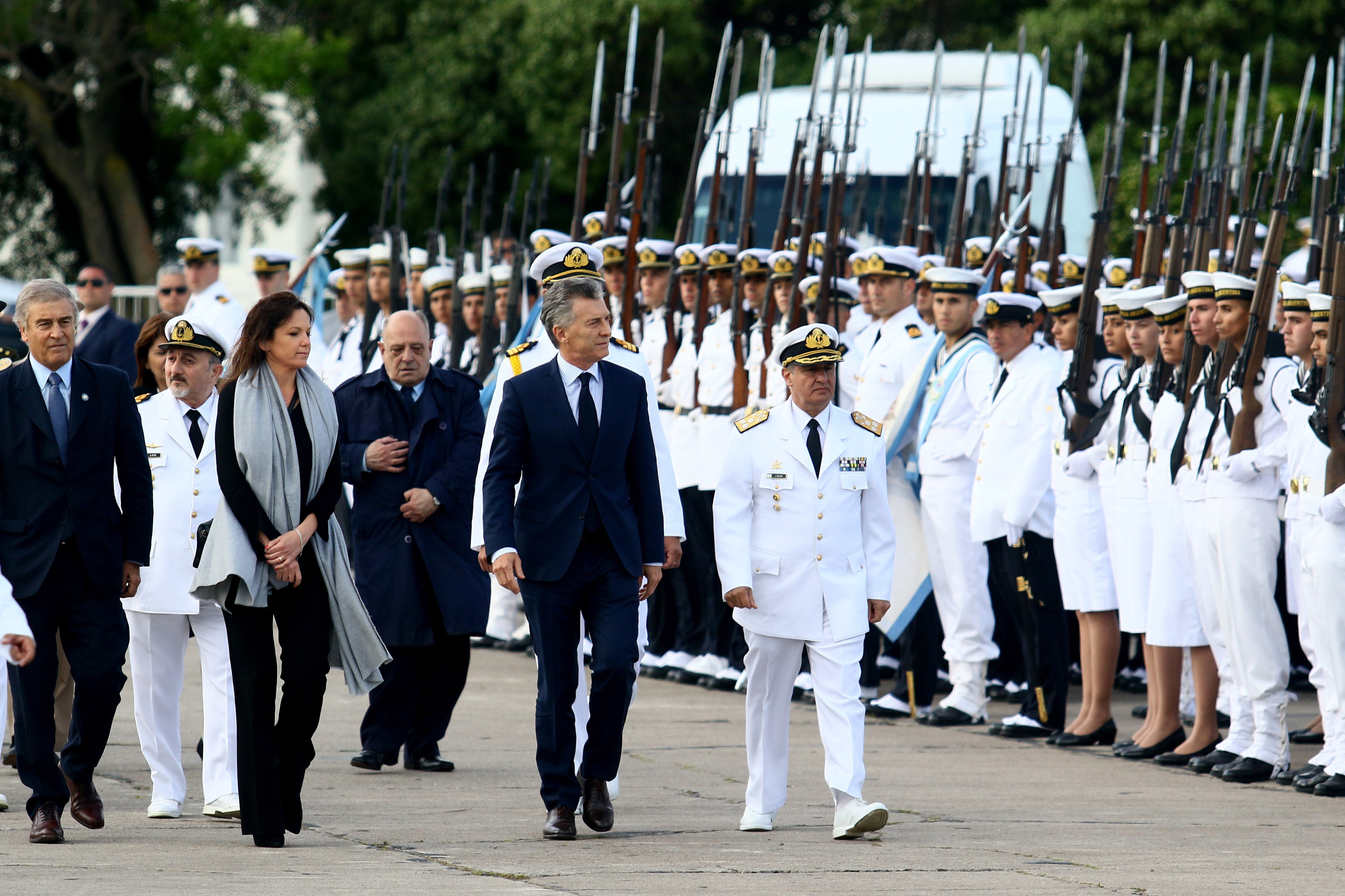epa07168481 Argentinian President Mauricio Macri (C) attends a tribute a year after the disappearance of the Argentinian submarine ARA San Juan in Mar del Plata, Argentina, 15 November 2018.  EPA/Eduardo Lopez
