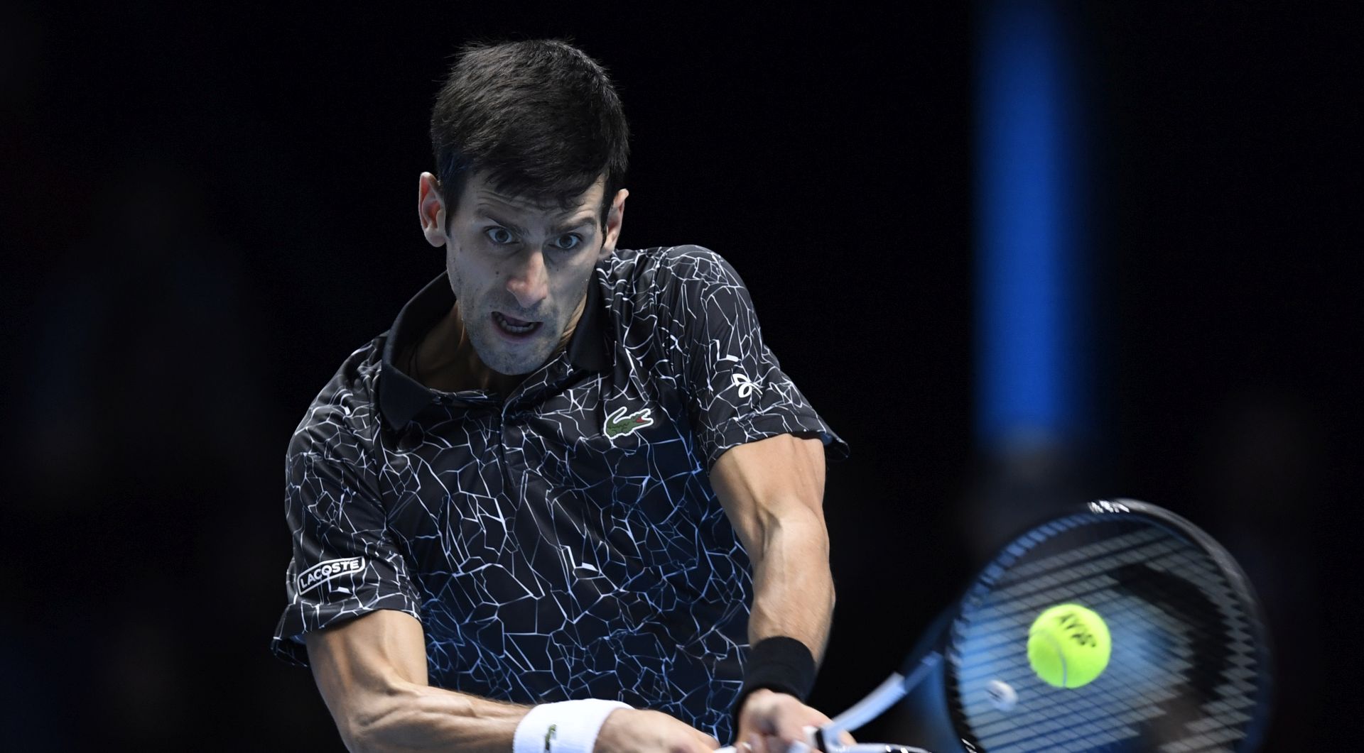 epa07171412 Serbia's Novak Djokovic in action against Marin Cilic of Croatia during their Round Robin match  at the ATP World Tour Finals tennis tournament at the O2 Arena in London, Britain, 16 November 2018.  EPA/WILL OLIVER