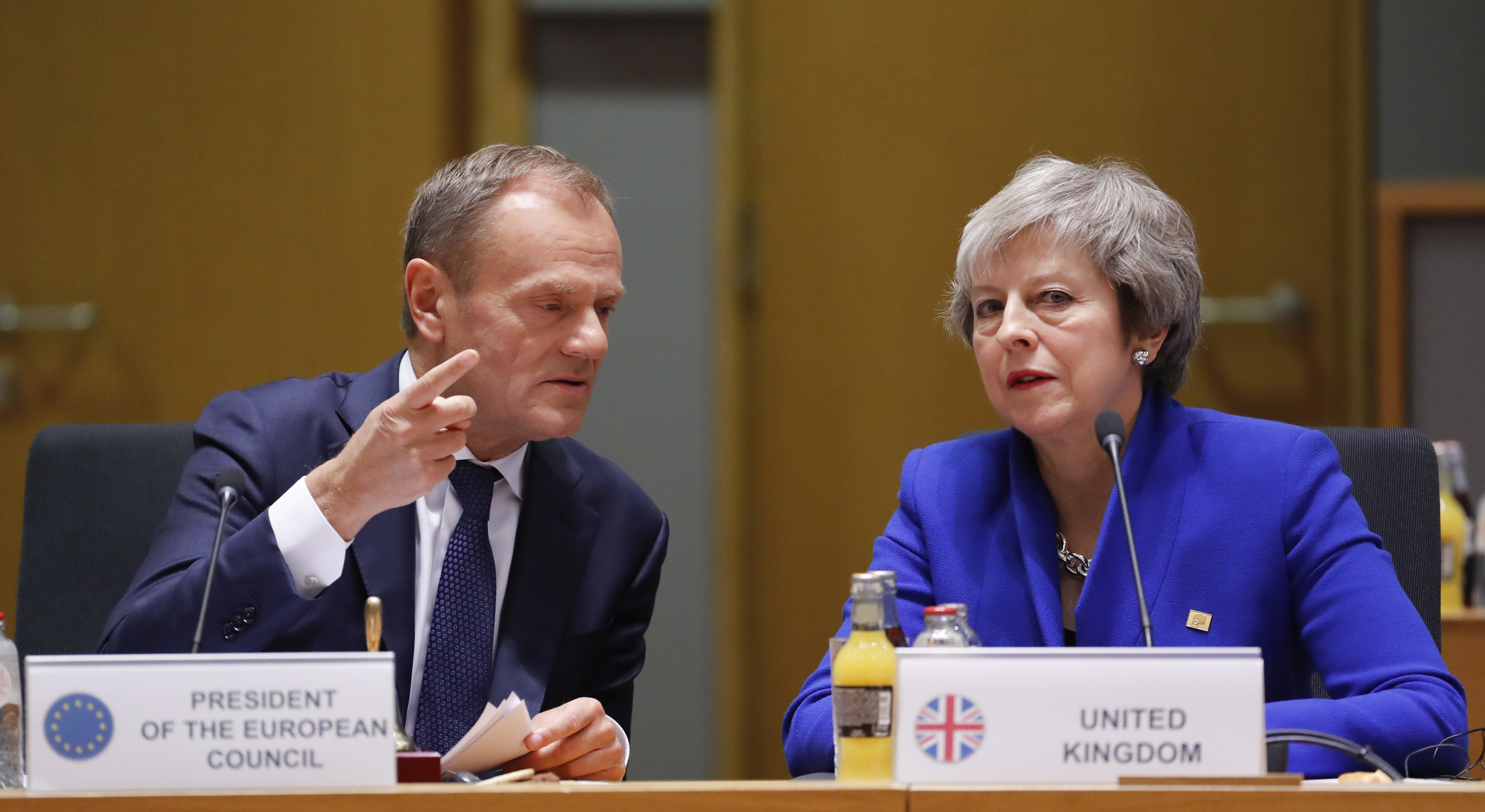 epa07188699 British Prime Minister Theresa May (R) and European Union Council President Donald Tusk meet during the European council in Brussels, Belgium, 25 November 2018. The leaders of the 27 remaining EU member countries (EU27) meet 'to endorse the draft Brexit withdrawal agreement and to approve the draft political declaration on future EU-UK relations' in a special meeting of the European Council on Britain leaving the EU under Article 50.  EPA/OLIVIER HOSLET / POOL