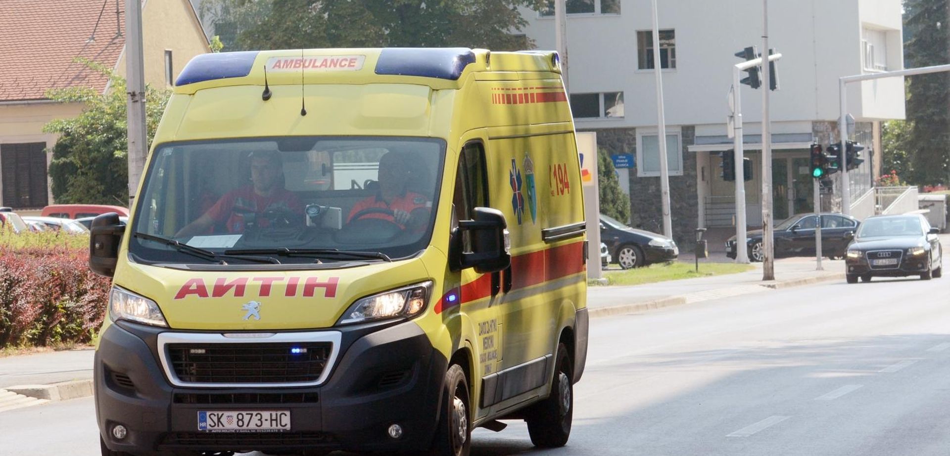 Sisak: Vozilo hitne medicinske pomoci u gradskom prometu 17.08.2018., Sisak - Vozilo hitne medicinske pomoci u gradskom prometu. 
Photo: Nikola Cutuk/PIXSELL