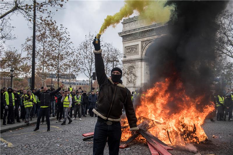 Burni pariški prosvjedi zbog rasta cijene goriva