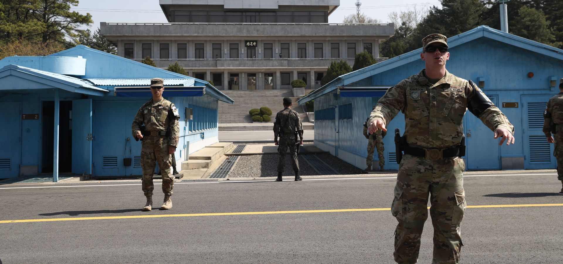 epa07096378 (FILE) - South Korean soldiers standing guard at the Joint Security Area (JSA) on the Demilitarized Zone (DMZ) in the border village of Panmunjom in Paju, South Korea, 18 April 2018 (reissued 16 October 2018). The two Koreas and the United Nations Command (UNC) will launch trilateral consultations on 16 October on disarming the Joint Security Area (JSA) in the heavily fortified border area, Seoul's defense ministry announced. South and North Korea agreed to turn the JSA into a weapon-free zone under the military agreement signed by their defense chiefs during the Pyongyang summit in September between President Moon Jae-in and North Korean leader Kim Jong-un.  EPA/JEON HEON-KYUN