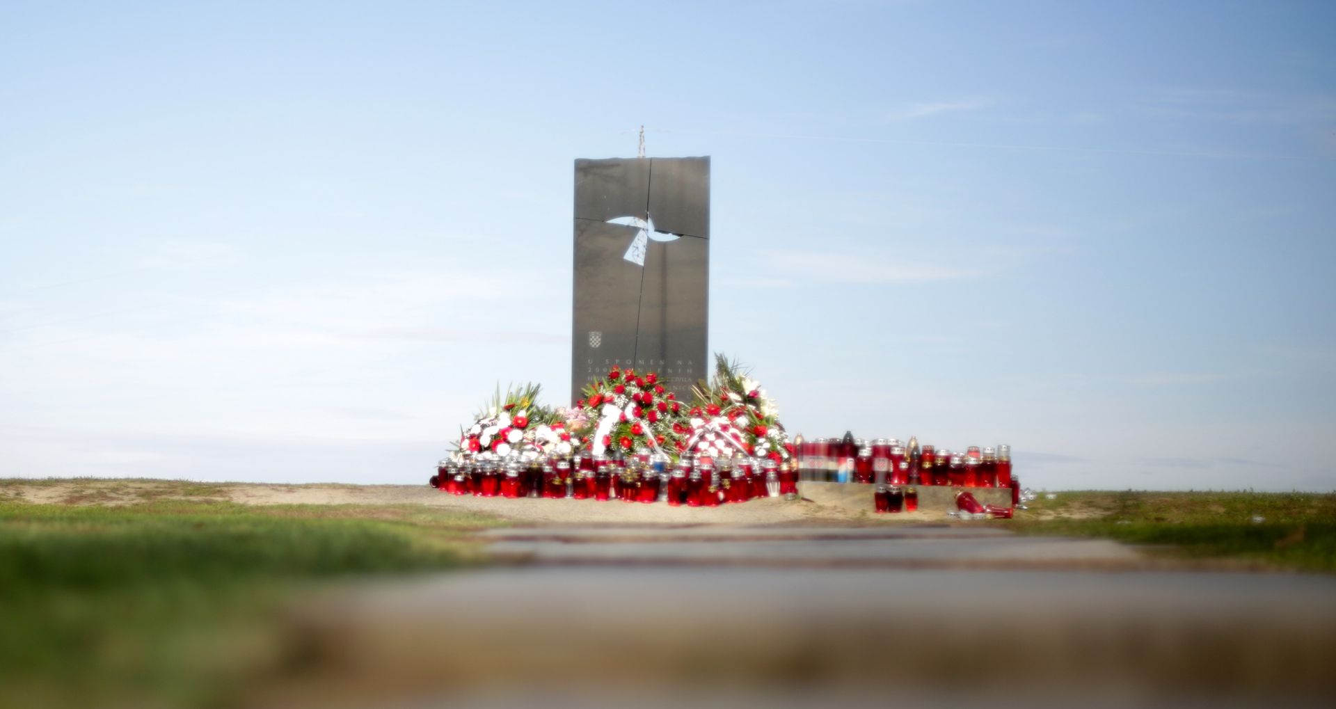 17.11.2015., Vukovar - Ovcara, mjesto masovnog pokolja ranjenika iz vukovarske bolnice, nalazi se na osamljenom mjestu, nekoliko kilometara od sredista Vukovara. Tu je 20. studenoga 1991.g. ubijeno 200 ljudi, nesrpske nacionalnosti. Ranjenici, civili i bolnicko osoblje zajedno su iz Vukovarske bolnice 18. studenoga 1991. godine odvedeni na Ovcaru. Tu su masakrirani, ubijeni vatrenim oruzjem i na istom mjestu njihova tijela nabacana su jedno preko drugog u za to pripremljen rov i pokrivena zemljom. Spomenik na mjestu masovnog pokolja ranjenika. Photo: Grgur Zucko/PIXSELL