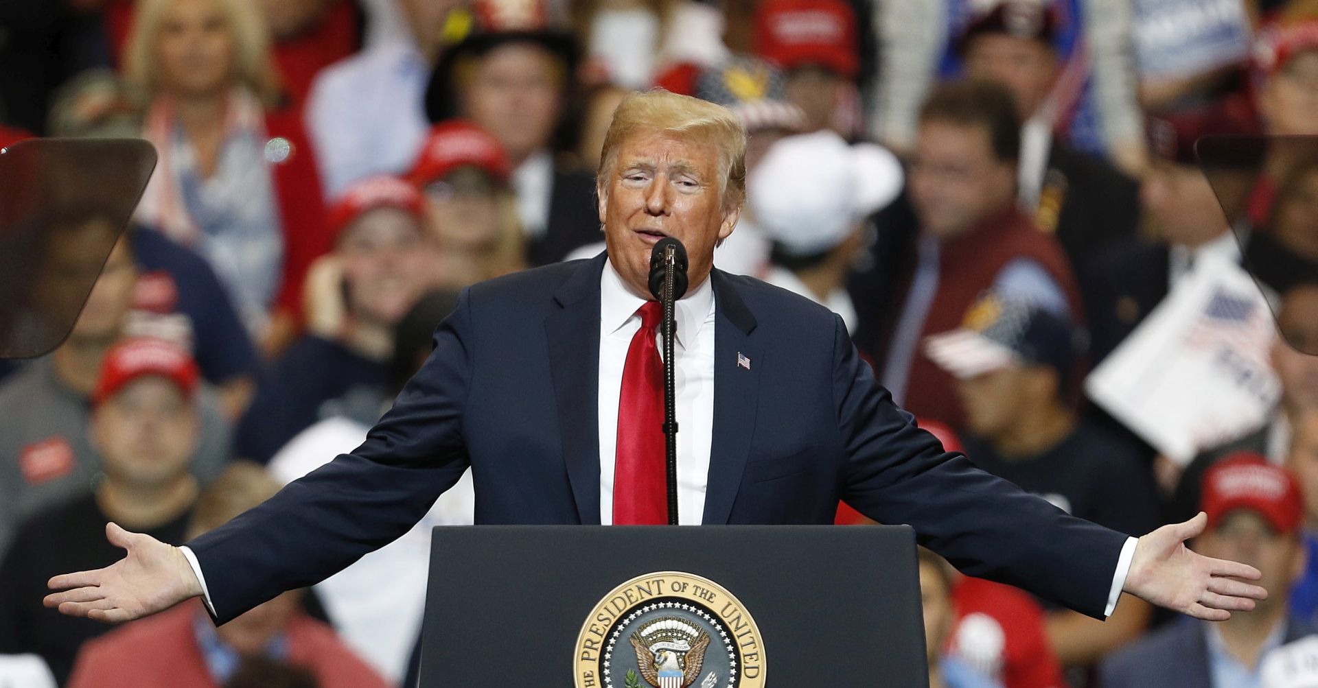 epa07143753 United States President Donald J. Trump speaks to supporters during a rally at the I-X Center in Cleveland, Ohio, USA, 05 November, 2018. US voters go to the polls on 06 November to vote for all 435 members of the House of Representatives, 35 seats in the 100-member Senate and for 36 out of 50 state governors who are up for re-election.  EPA/DAVID MAXWELL