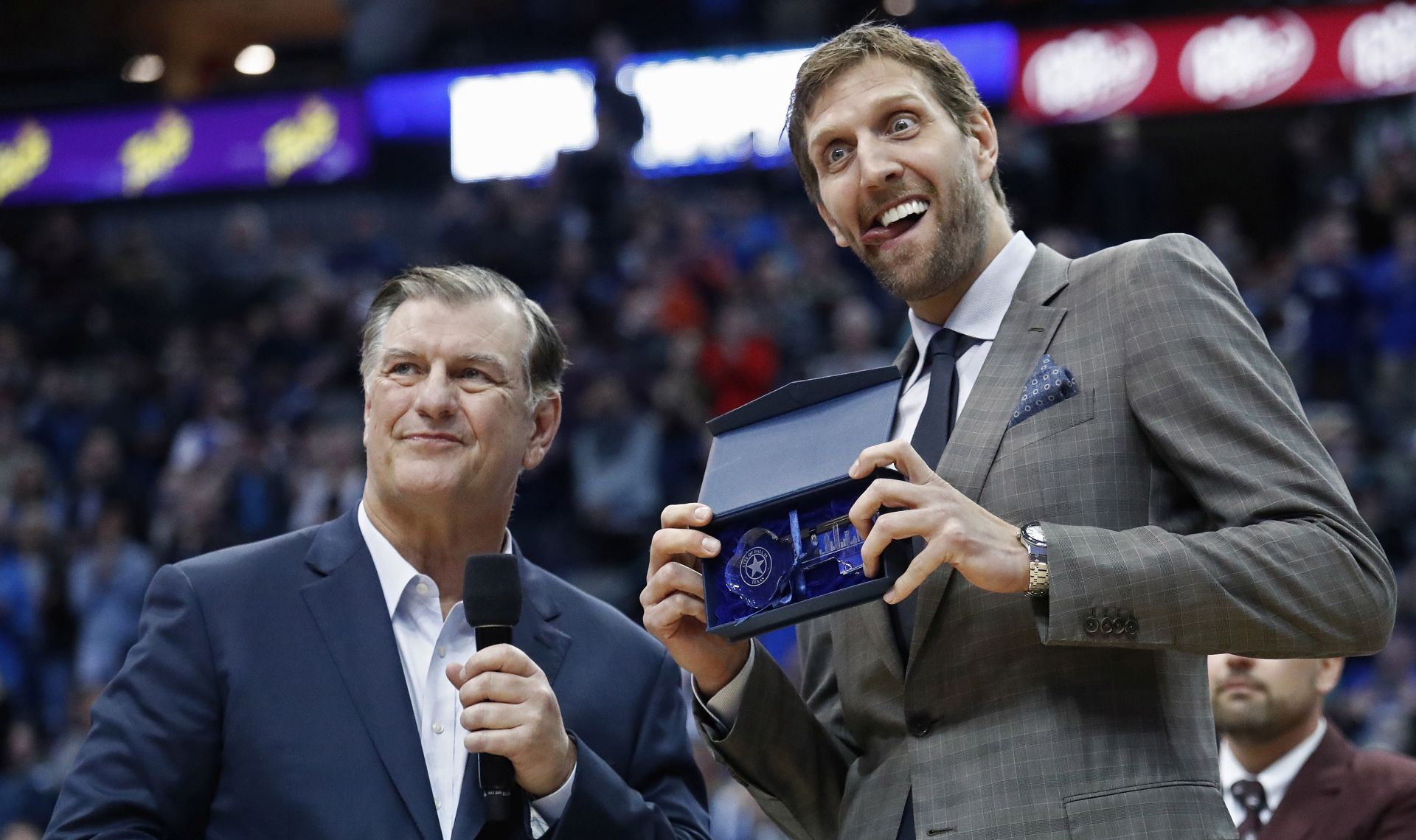 epa07182187 Dallas Mavericks player Dirk Nowitzki (R) of Germany accepts the key to the city from Dallas Mayor Mike Rawlings (L) at halftime in the game against the Brooklyn Nets during their NBA basketball game at the American Airlines Center in Dallas, Texas, USA, 21 November 2018.  EPA/LARRY W. SMITH  SHUTTERSTOCK OUT