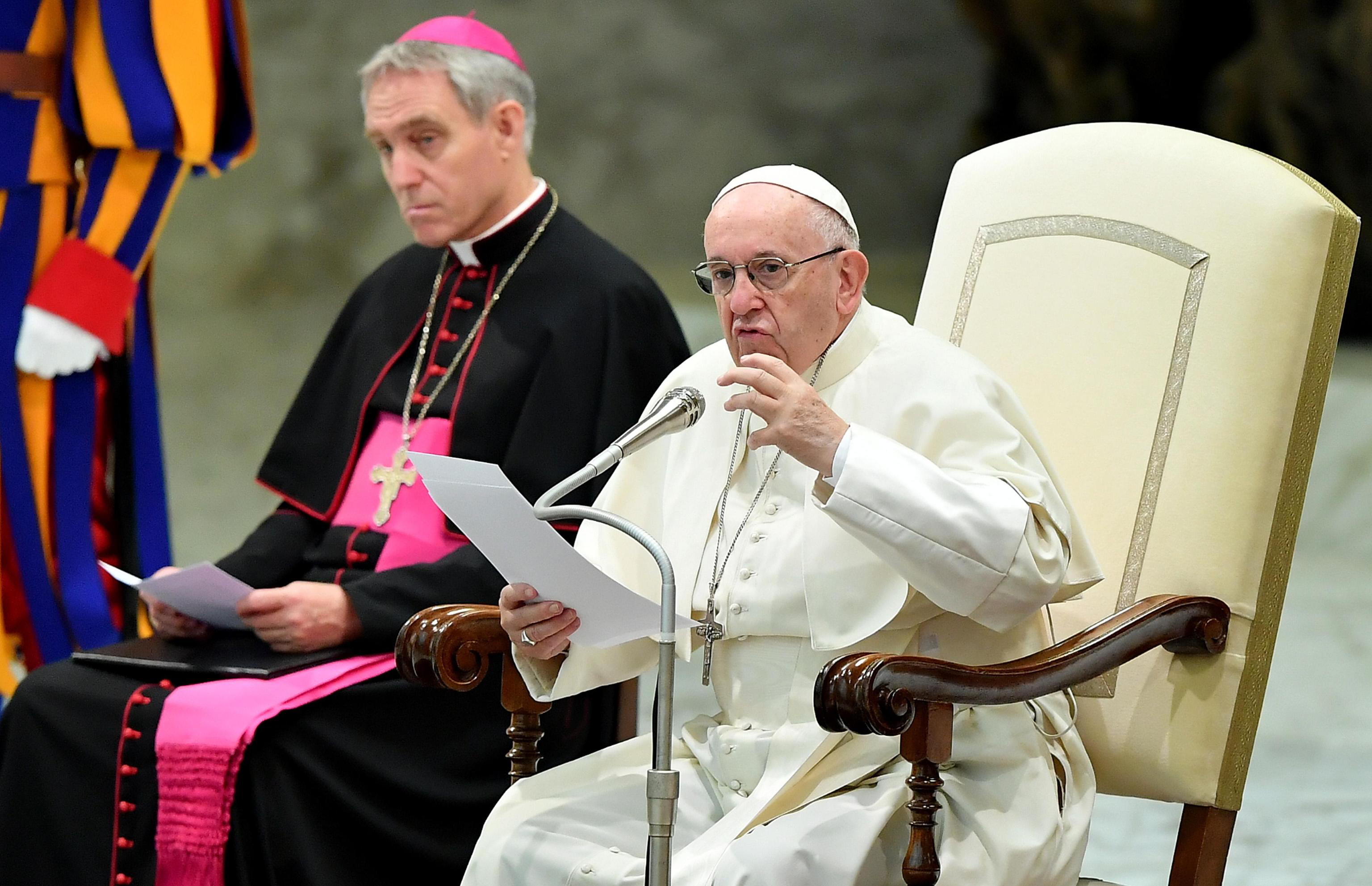 epa07194286 Pope Francis (R), with German Archbishop Georg Gaenswein (L), leads the weekly general audience in the Paul VI hall in Vatican City, 28 November 2018.  EPA/ETTORE FERRARI