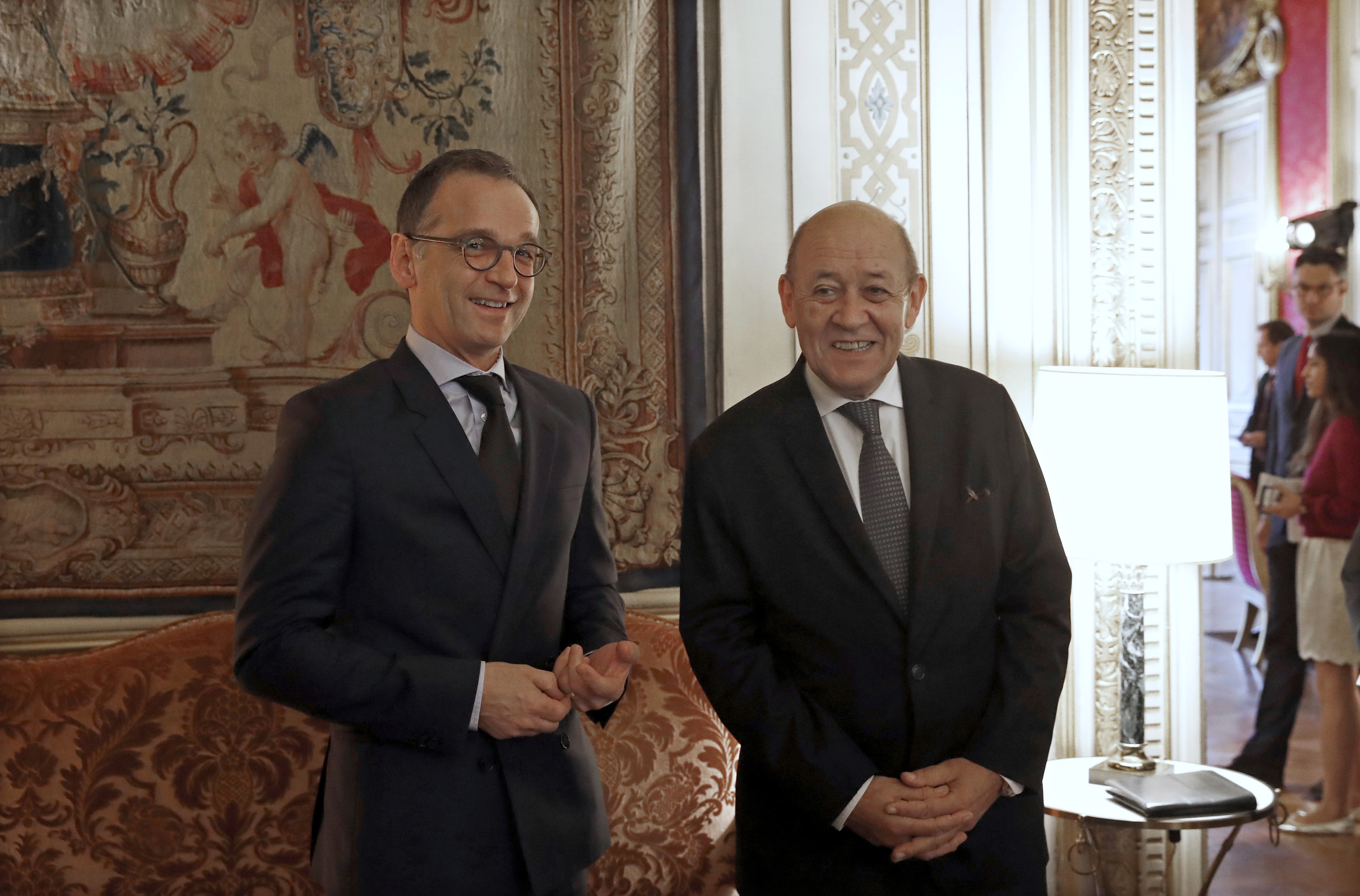 epa07223131 French Foreign Minister Jean-Yves Le Drian (R) greets Germany's Foreign Minister Heiko Maas before a meeting in Paris, France, 11 December 2018.  EPA/CHRISTOPHE ENA / POOL  MAXPPP OUT