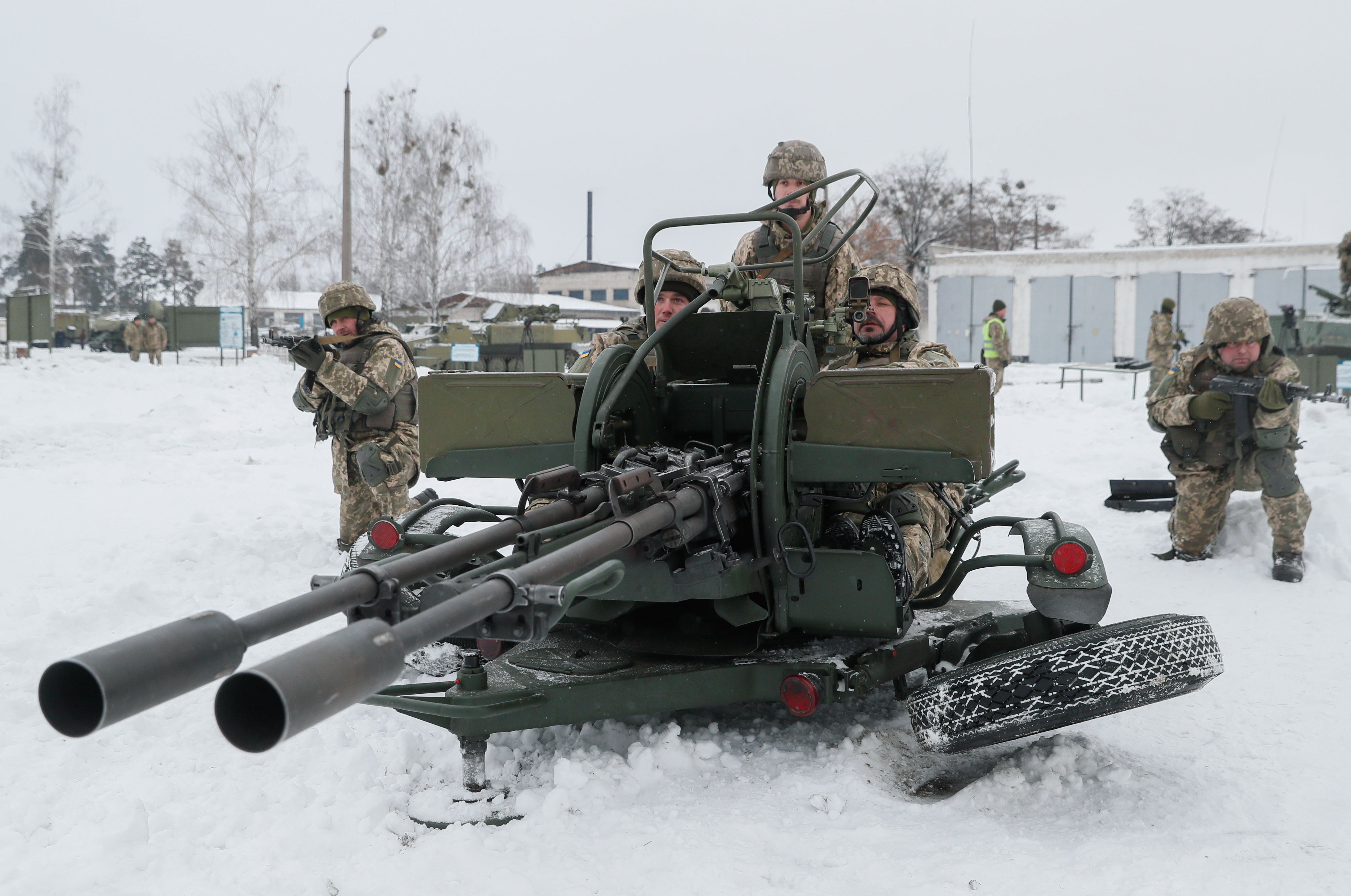 epa07240130 Ukrainian reservists operate an anti-aircraft duplex gun, during their training on the Desna shooting range in Chernihiv region about 120 km from capital Kiev, Ukraine, 19 December 2018. The large-scale military and reservists training started in Ukraine after martial law was imposed in 10 regions of Ukraine at the end of November 2018. The martial law in Ukraine will not be prolonged after the expiration of its 30-day period on December 26, if there is no full-scale Russian armed aggression as President Poroshenko said during his press conference on 16 December 2018.  EPA/SERGEY DOLZHENKO