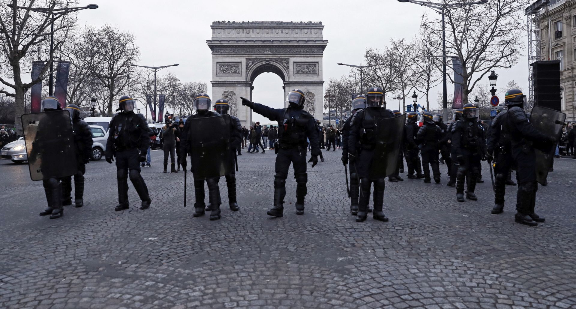 epa07253163 French riot police stand guard in front of Ardc de Triomphe during a 'Yellow Vests' protest in Paris, France, 29 December 2018. The so-called 'gilets jaunes' (yellow vests) is a protest movement, which reportedly has no political affiliation, that continues protests across the nation over high fuel prices. .  EPA/ETIENNE LAURENT