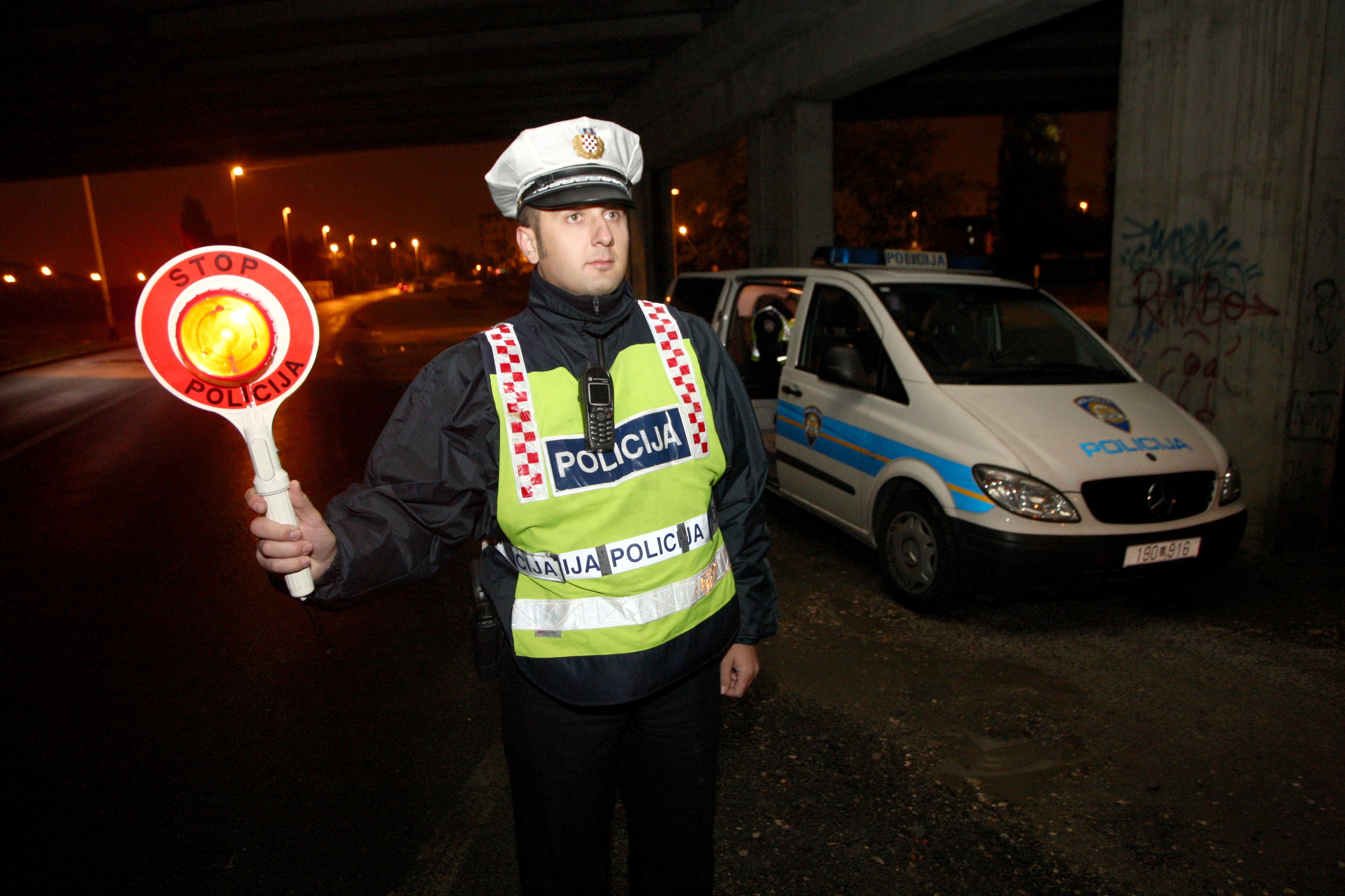 07.11.2009, Zagreb, Hrvatska - Povodom Martinja policija u prometu provodi akciju testiranja na alkohol i opojne droge.
Photo: Petar Glebov/PIXSELL