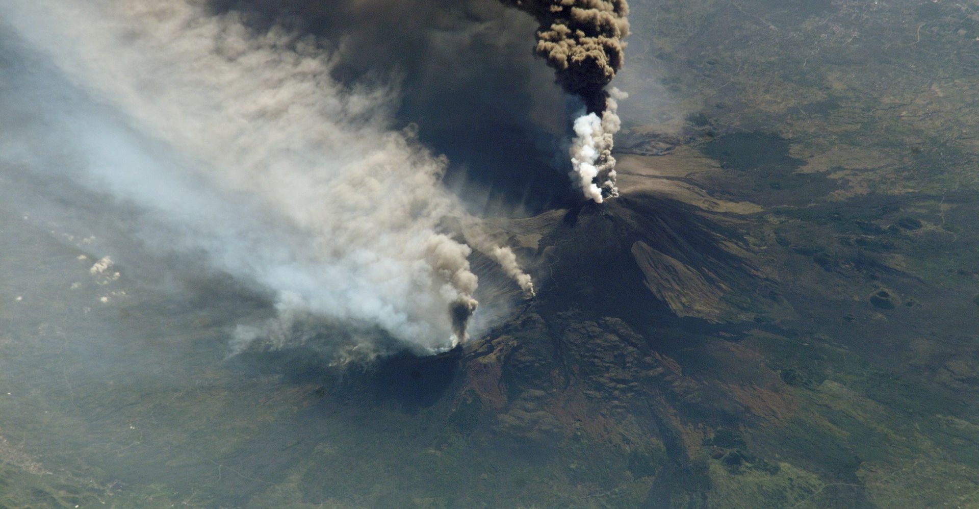 Erupcija Etne u Italiji, zatvorena zračna luka