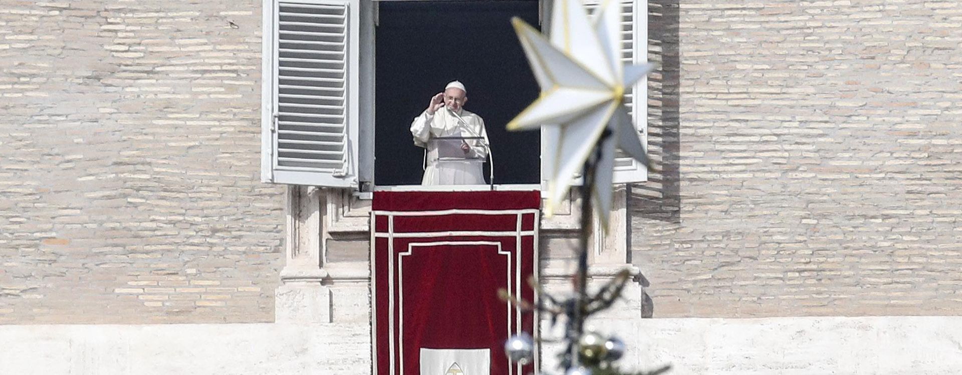 epa07203316 Pope Francis during his Sunday Angelus Prayer from the window of his office overlooking Saint Peter's Square at the Vatican, 02 December 2018.  EPA/GIUSEPPE LAMI