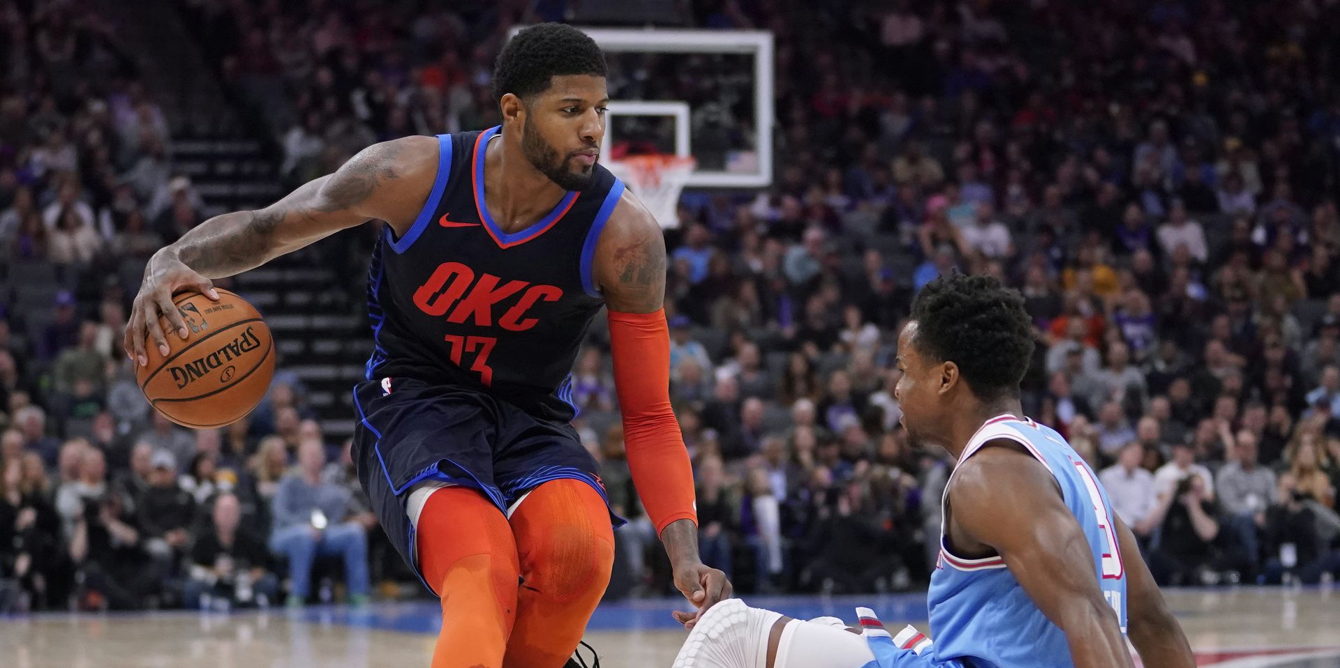 epa07241299 Oklahoma City Thunder forward Paul George (L) in action against Sacramento Kings guard Yogi Ferrell (R) during the second half of the NBA basketball game between the Oklahoma City Thunder and the Sacramento Kings at Golden 1 Center in Sacramento, California, USA, 19 December 2018.  EPA/JOHN G. MABANGLO SHUTTERSTOCK OUT