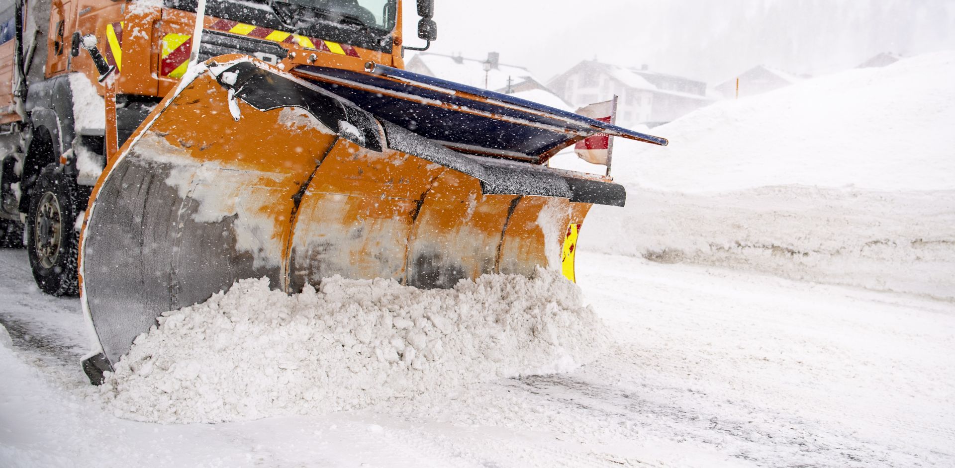 epa07263383 A snowplow truck cleans a road during heavy snowfall in Obertauern, Austria, 05 January 2019. Austria and southern Germany are expected to receive heavy snowfalls over the weekend. Weather forecasts warn that the snowstorm could cause roadblocks and increased avalanche danger in many parts of the affected region.  EPA/CHRISTIAN BRUNA