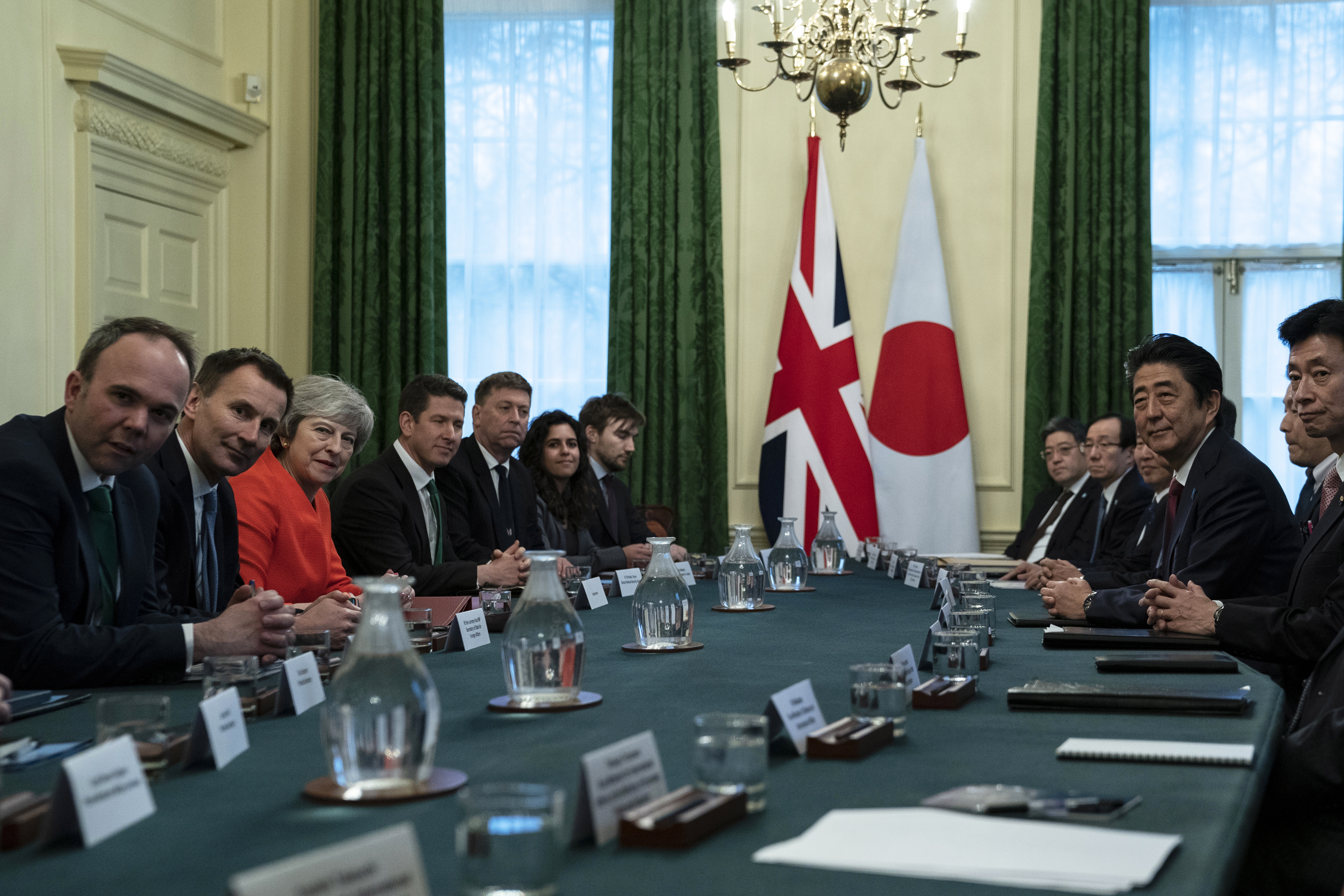 epa07273484 British Prime Minister Theresa May (3-L) with Prime Minister of Japan Shinzo Abe (2-R) during a meeting in the Cabinet Room of 10 Downing Street in London, Britain, 10 January 2019. Prime Minister Abe is on an official visit to Britain.  EPA/WILL OLIVER / POOL
