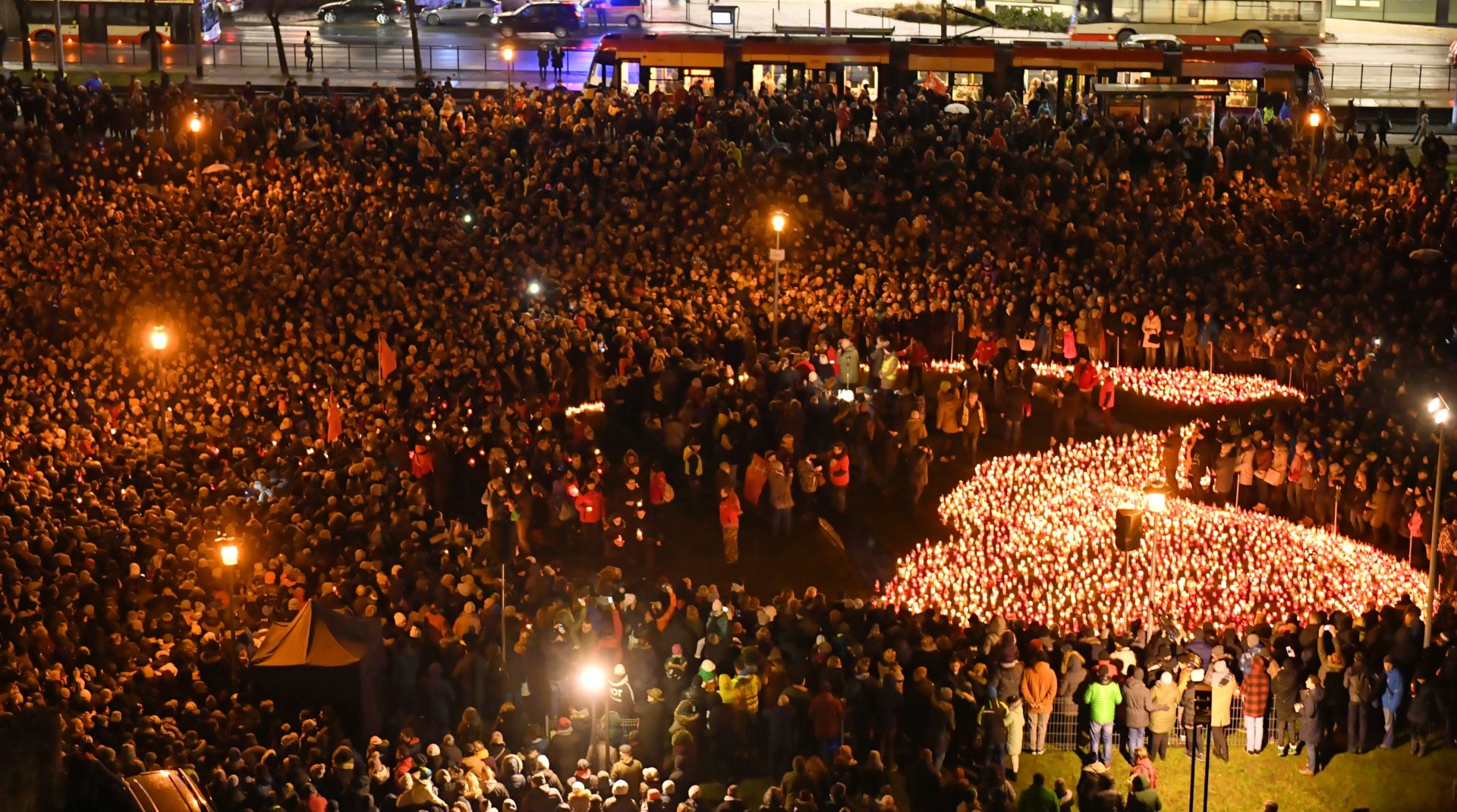 Tisuće Poljaka odale počast ubijenom gradonačelniku Gdanjska