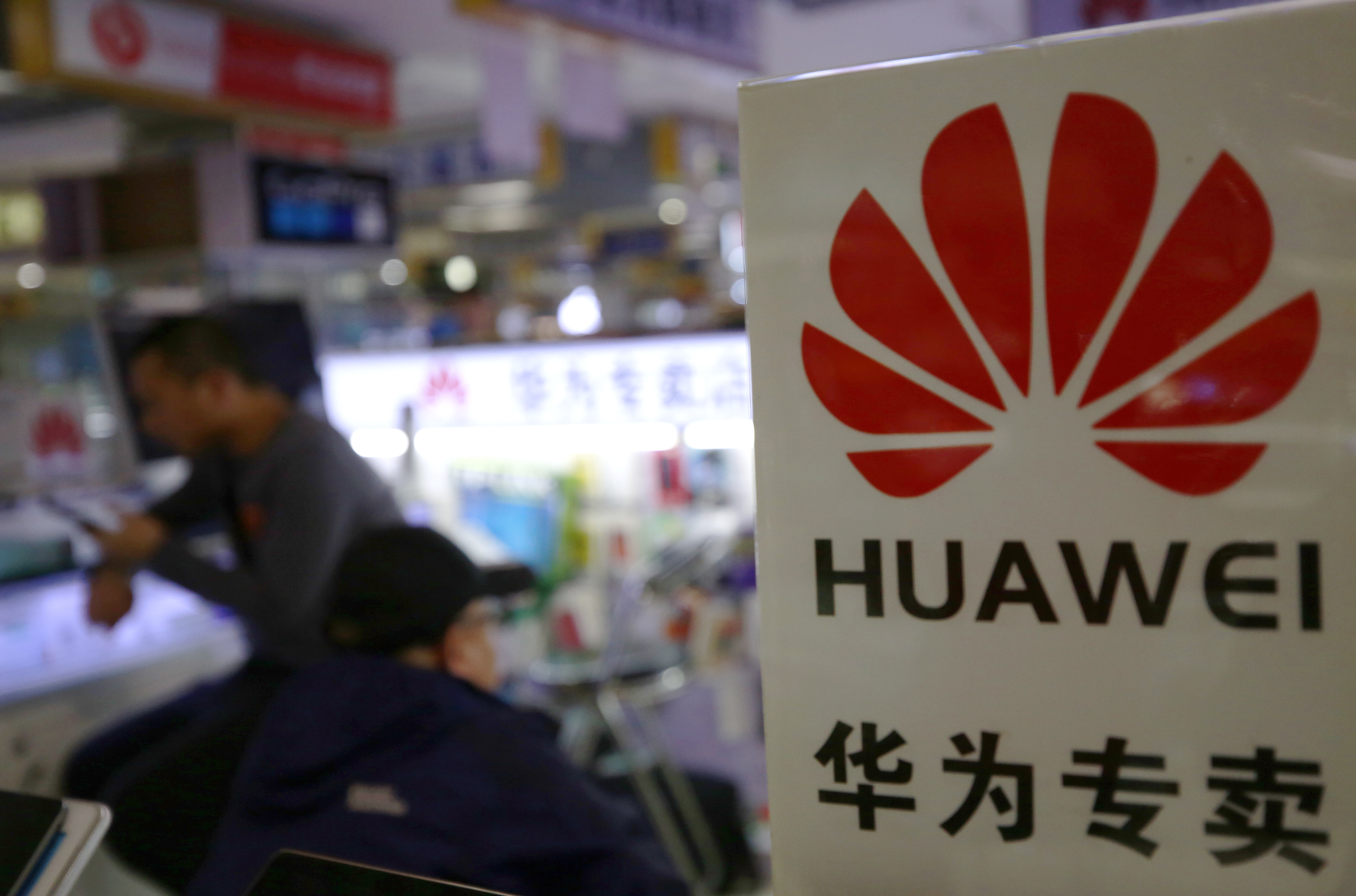 epa07311031 A Huawei logo is seen in a mobile phone store in Beijing, China, 23 January 2019. The US Justice Department is reportedly seeking the extradition of China's Huawei Technologies Co Ltd's Chief Financial Officer (CFO) Meng Wanzhou, who was arrested in Canada last December, sparking a fierce diplomatic row between the the two countries.  EPA/HOW HWEE YOUNG