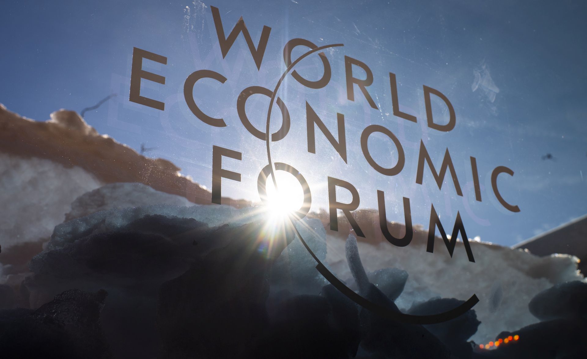 epa07311498 The sun shines through the logo of the WEF at the 49th annual meeting of the World Economic Forum, WEF, in Davos, Switzerland, 23 January 2019. The meeting brings together entrepreneurs, scientists, corporate and political leaders in Davos under the topic 'Globalization 4.0' from 22 - 25 January 2019.  EPA/GIAN EHRENZELLER