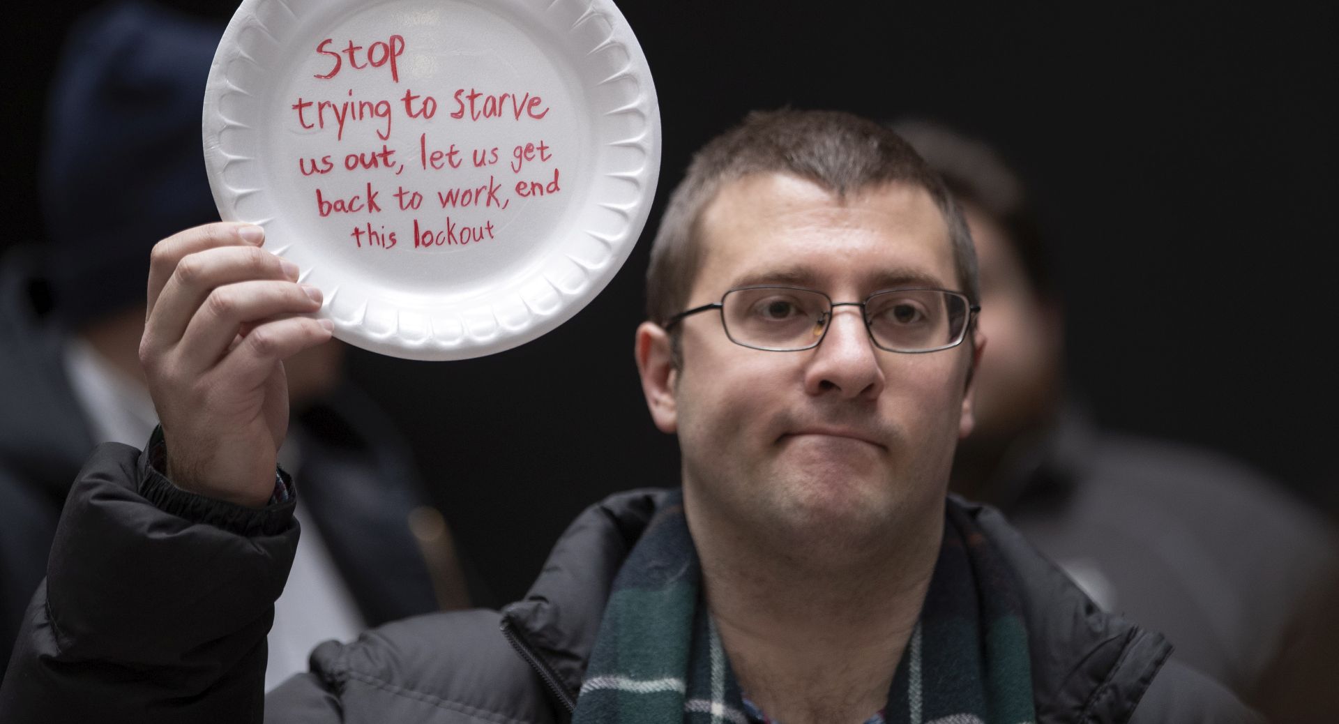 epa07312933 A man displays his thoughts, written out on a disposable plate, during the 'Occupy Hart' protest against the partial government shutdown sponsored by American Federation of Government Employees at the Hart Senate Office Building at the US Capitol in Washington, DC, USA, 23 January 2019. Federal workers and their supporters stood silently for 33 minutes for the 33 days of the shutdown.  EPA/ERIK S. LESSER