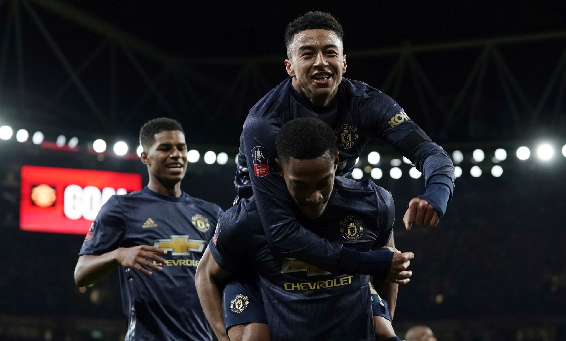 epa07319822 Manchester United's Anthony Martial celebrates with teammate Jesse Lingard after scoring during the English FA Cup fourth round game against Arsenal at Emirates Stadium, London , Britain, 25 January 2019.  EPA/WILL OLIVER EDITORIAL USE ONLY. No use with unauthorized audio, video, data, fixture lists, club/league logos or 'live' services. Online in-match use limited to 120 images, no video emulation. No use in betting, games or single club/league/player publications