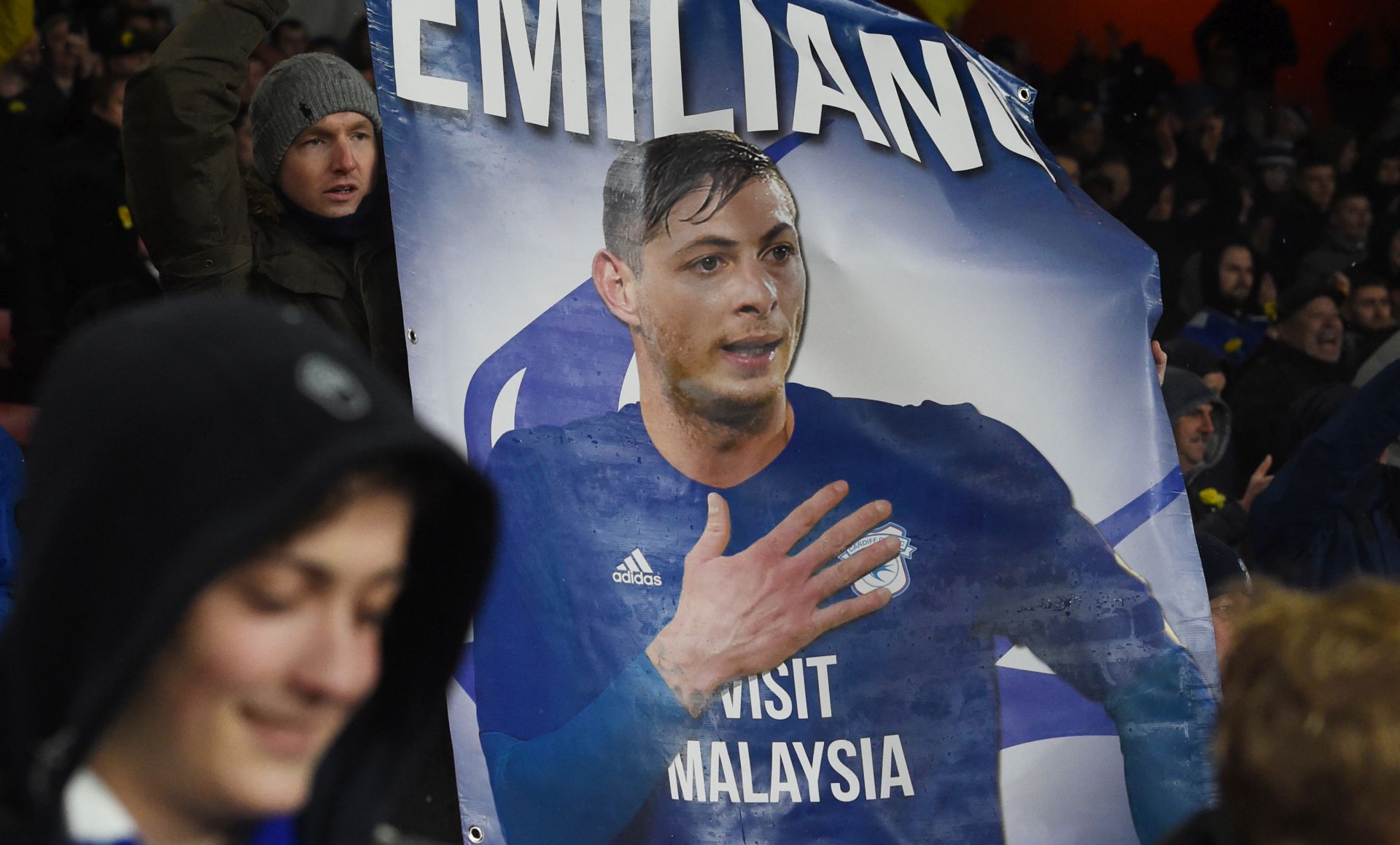 epa07330574 Cardiff City supporters display tributes for Argentinian soccer player Emiliano Sala, who went missing on 21 January 2019 after a light aicraft he was travelling in from Nantes in France to Cardiff disapeared over the English Channel, during the English Premier League soccer match between Arsenal and Cardiff City at the Emirates stadium in London, Britain, 29 January 2019.  EPA/FACUNDO ARRIZABALAGA EDITORIAL USE ONLY. No use with unauthorized audio, video, data, fixture lists, club/league logos or 'live' services. Online in-match use limited to 120 images, no video emulation. No use in betting, games or single club/league/player publications