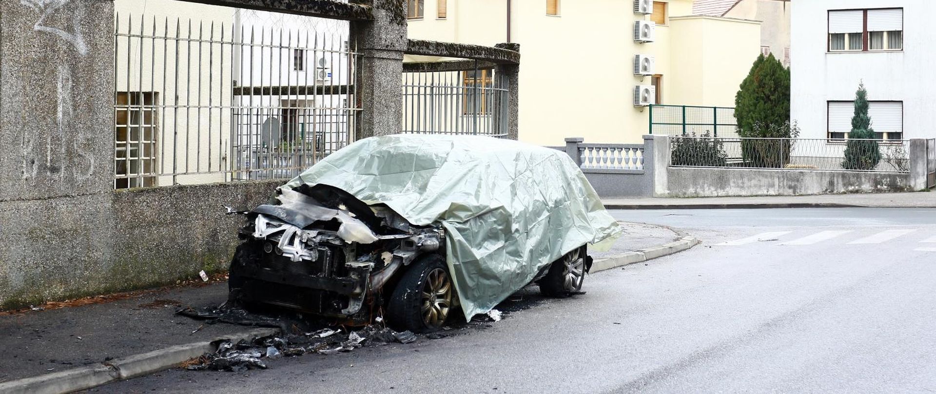 U Zagrebu zapaljen luksuzni auto ginekologa Velimira Šimunića