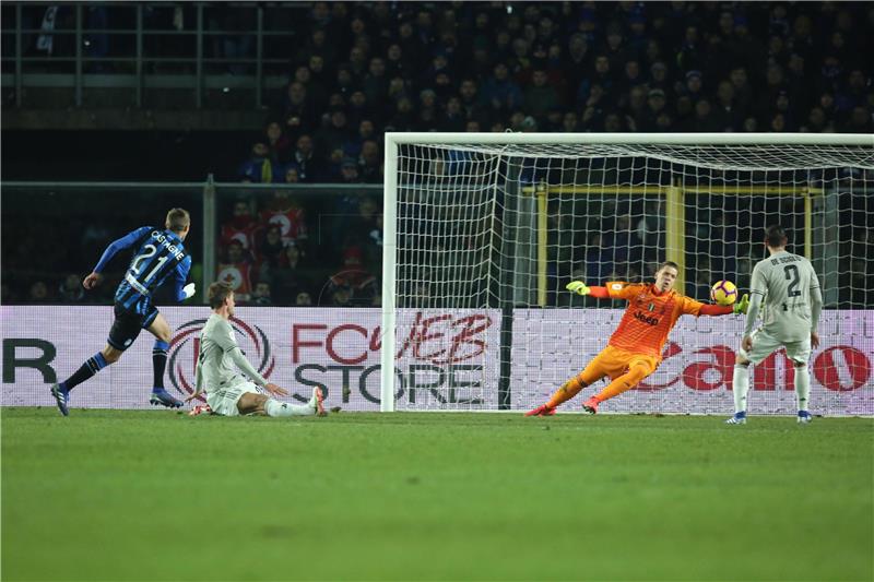 Atalanta izbacila Juventus, Fiorentina ‘razbila’ Romu