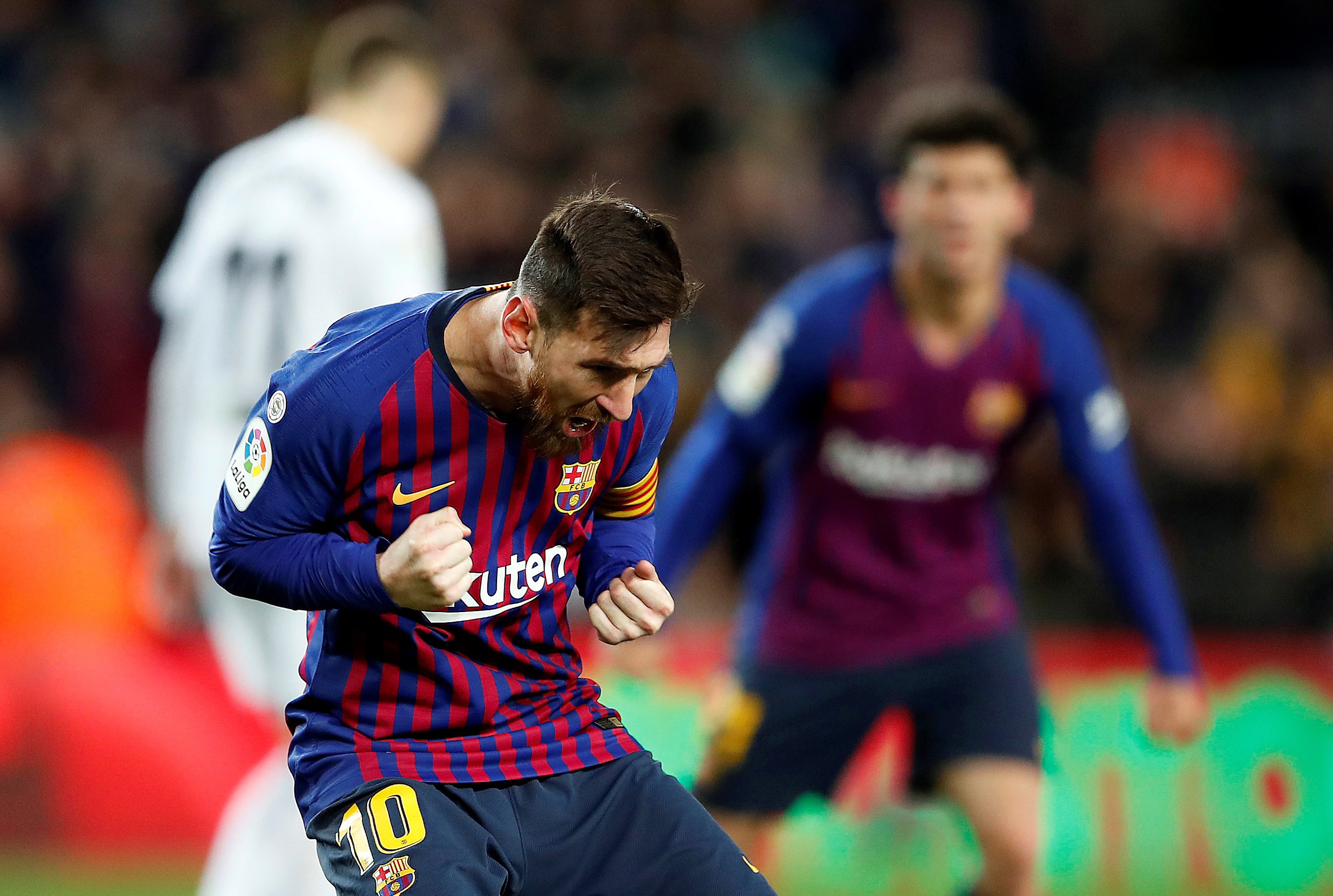 epa07339453 FC Barcelona's Argentinian striker Lionel Messi celebrates after scoring the 2-2 equalizer during their Spanish LaLiga Primera Division soccer match against Valencia CF played at Camp Nou stadium, in Barcelona, Spain, 02 February 2019.  EPA/Alberto Estevez