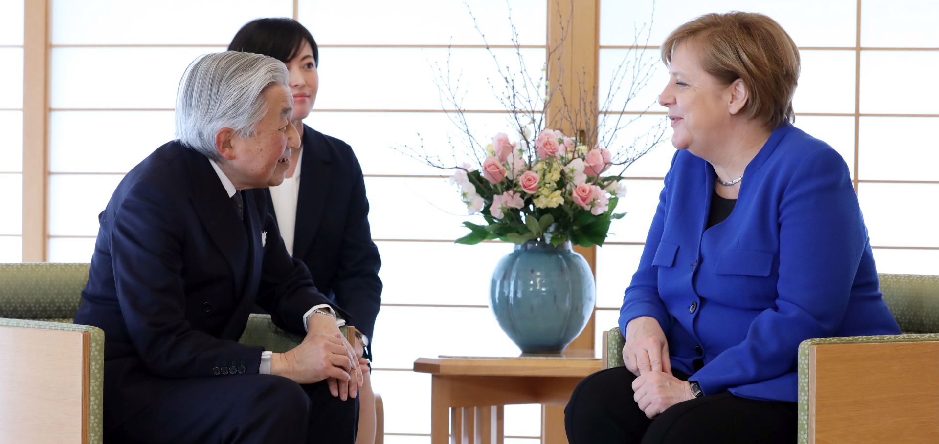 epa07344342 German Chancellor Angela Merkel (R) meets Japanese Emperor Akihito (L) at the Imperial Palace in Tokyo, Japan, 05 February 2019. Merkel is currently on a two-day official visit to Japan.  EPA/JIJI PRESS JAPAN OUT EDITORIAL USE ONLY/  NO ARCHIVES