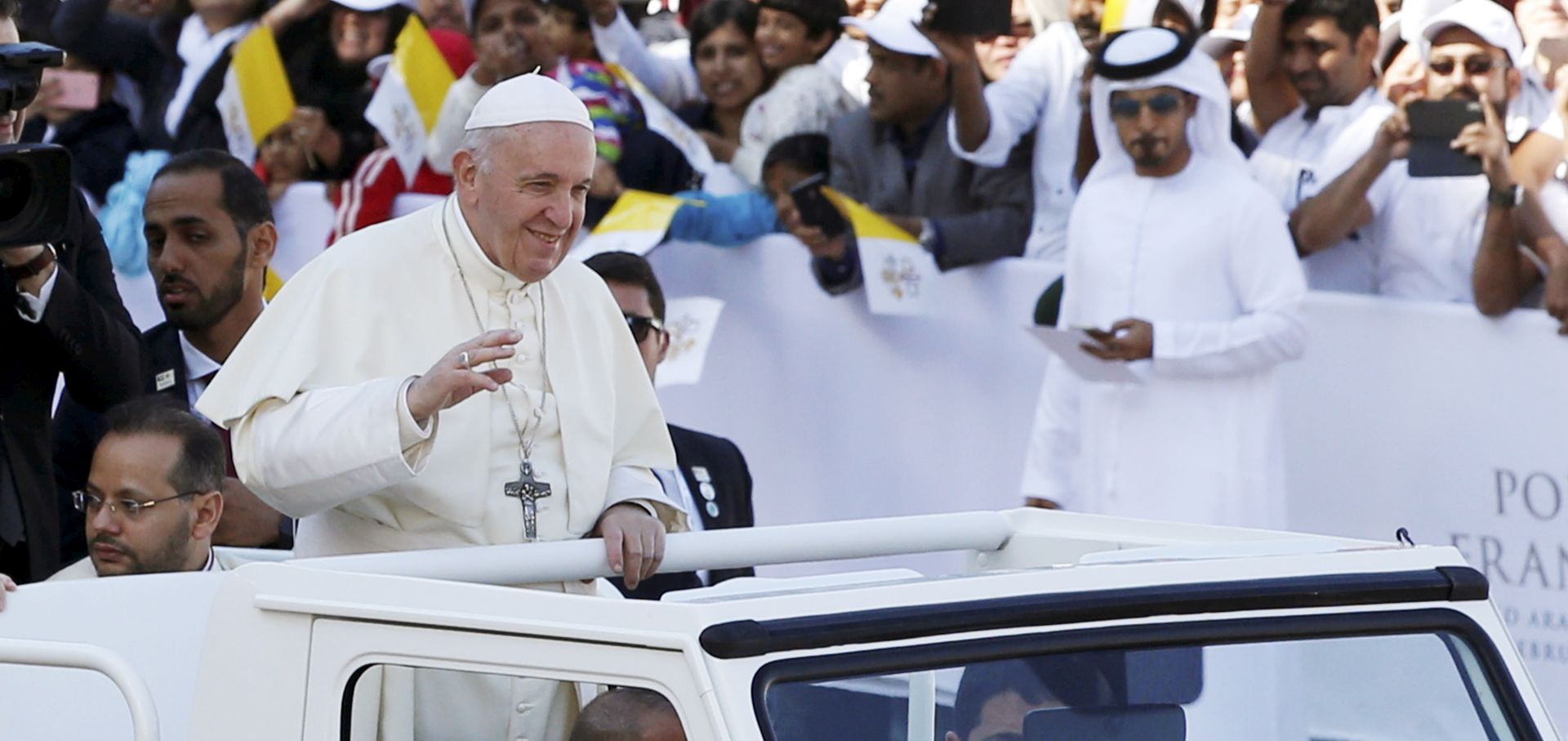 epa07344414 His Holiness Pope Francis (L), head of Catholic Church, arrives to lead a papal mass at Zayed Sports City in Abu Dhabi, United Arab Emirates, 05 February 2019. Pope Francis is on three-day visit to the UAE, making him the first pontiff to visit an Arab Gulf state.  EPA/ALI HAIDER