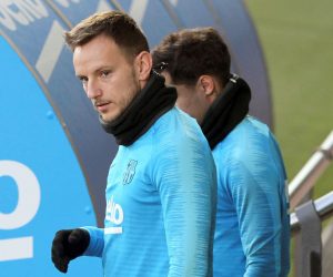epa07345976 FC Barcelona's midfielder Ivan Rakitic (L) attends a training session at the Joan Gamper sports facilities, in Barcelona, Catalonia, north eastern Spain, 05 February 2019. FC Barcelona will face Real Madrid on 06 February on a Spanish King's Cup semifinal first leg soccer match at Nou Camp stadium.  EPA/Enric Fontcuberta