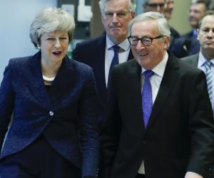 epa07349629 British Prime Minister Theresa May (L) walks together with European commission President Jean-Claude Juncker (R) to a meeting on Brexit in Brussels, Belgium, 07 February 2019. May is in Brussels to discuss Brexit and related issues.  EPA/STEPHANIE LECOCQ