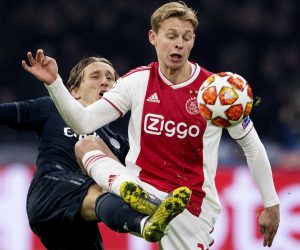 epa07367807 Frenkie de Jong (R) of Ajax Amsterdam in action with Real Madrids Luka Modric during the UEFA Champions League round of 16 first leg soccer match between Ajax Amsterdam and Real Madrid in AMsterdam, Netherlands,  13 February 2019.  EPA/OLAF KRAAK