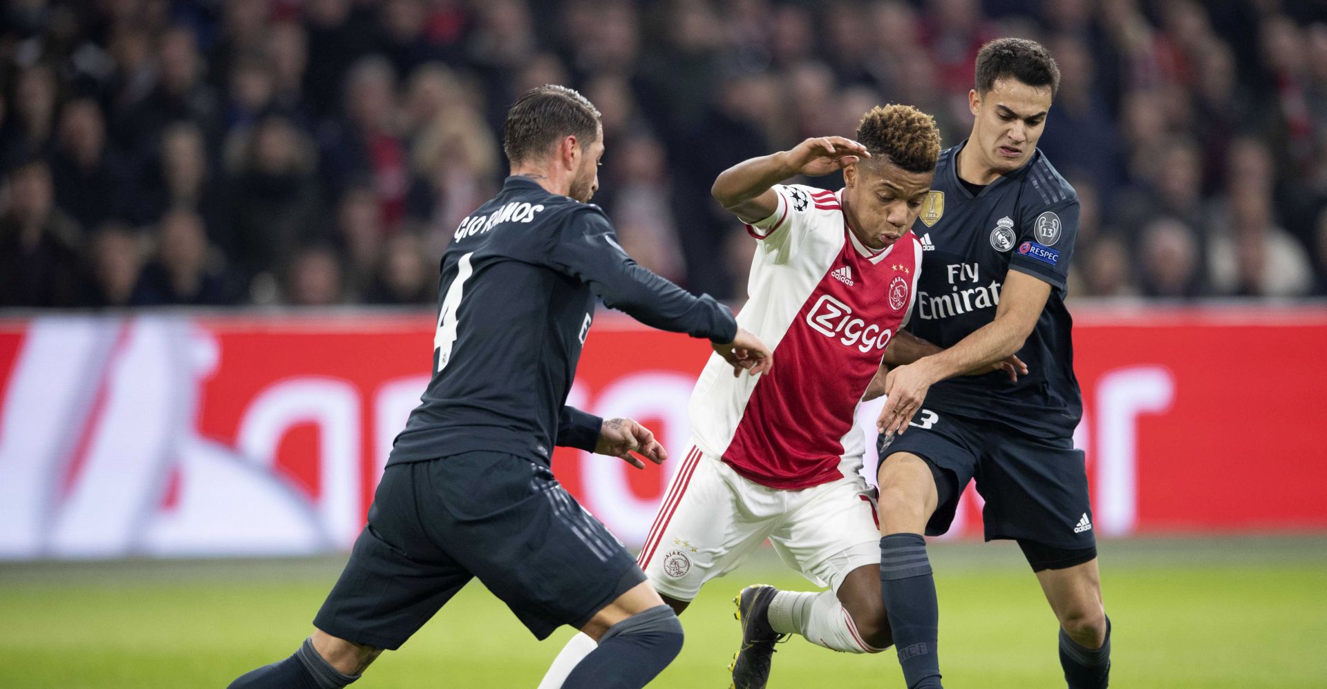 epa07367856 David Neres (C) of Ajax Amsterdam in action with Real Madrids Sergio Ramos (L) and Sergio Reguilon during the UEFA Champions League round of 16 first leg soccer match between Ajax Amsterdam and Real Madrid in AMsterdam, Netherlands,  13 February 2019.  EPA/OLAF KRAAK