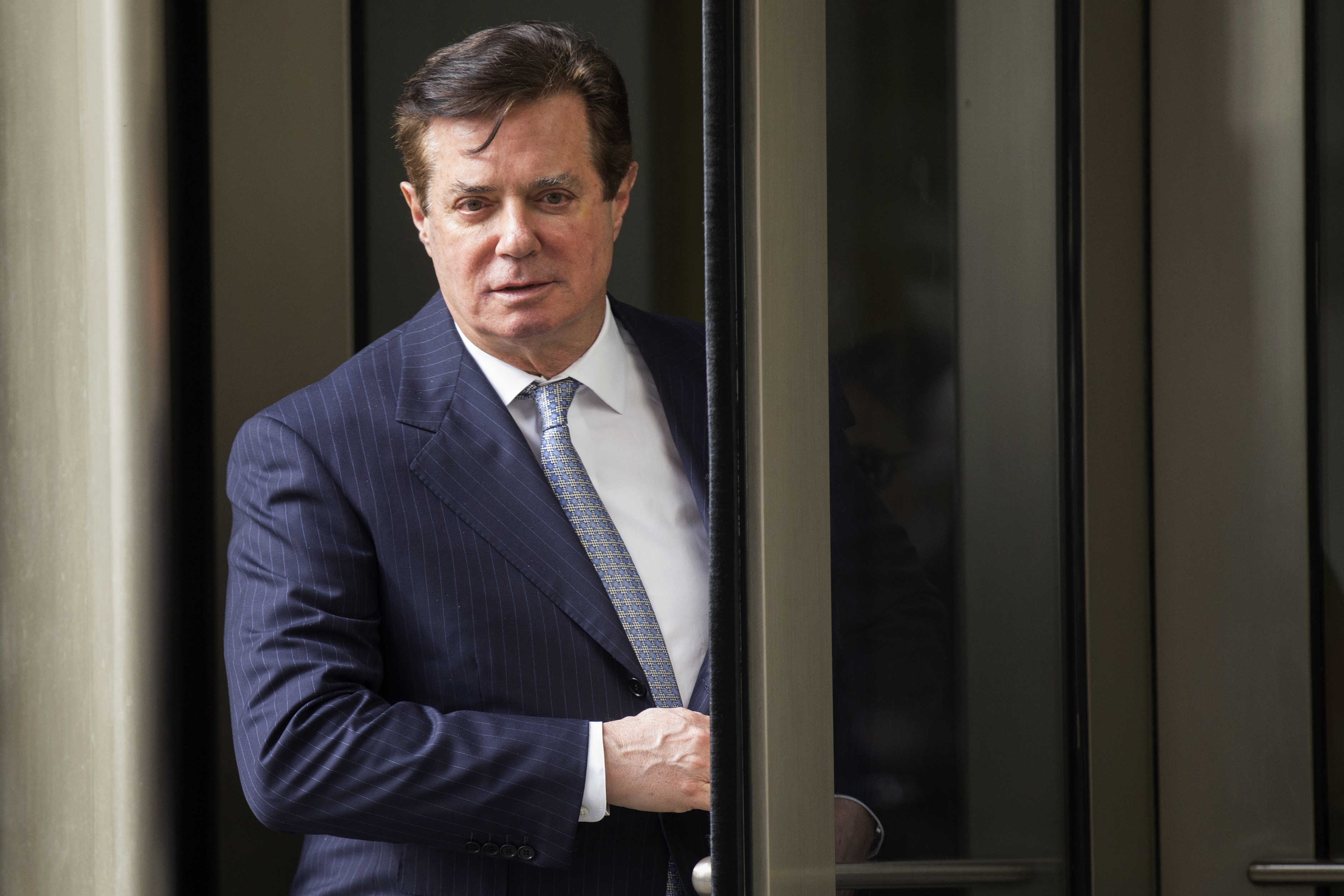 epa07368058 (FILE) - Former Trump campaign chairman Paul Manafort departs the federal court house after a status hearing in Washington, DC, USA, on 14 February 2018 (reissued 13 February 2019). A judge has voided Manafort's plea deal on 13 February 2019, following a closed hearing on whether Manafort broke his plea agreement with Special Counsel Robert Mueller.  EPA/SHAWN THEW