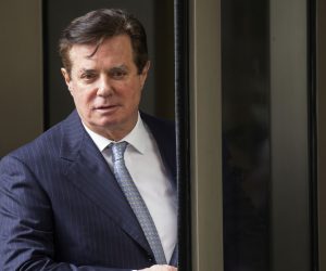epa07368058 (FILE) - Former Trump campaign chairman Paul Manafort departs the federal court house after a status hearing in Washington, DC, USA, on 14 February 2018 (reissued 13 February 2019). A judge has voided Manafort's plea deal on 13 February 2019, following a closed hearing on whether Manafort broke his plea agreement with Special Counsel Robert Mueller.  EPA/SHAWN THEW