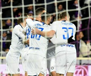 epa07393885 Inter's defender Matias Vecino celebrates with his teammates after scoring during the Italian Serie A soccer match between ACF Fiorentina and FC Inter at the Artemio Franchi stadium in Florence, Italy, 24 February 2019.  EPA/Claudio Giovannini