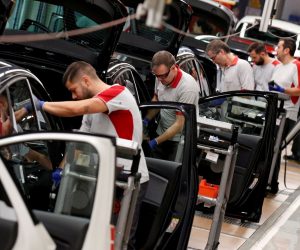 FILE PHOTO: Workers assemble vehicles on the assembly line of the SEAT car factory in Martorell FILE PHOTO: Workers assemble vehicles on the SEAT assembly line in Martorell, near Barcelona, Spain, October 31, 2018. REUTERS/Albert Gea -/File Photo Albert Gea