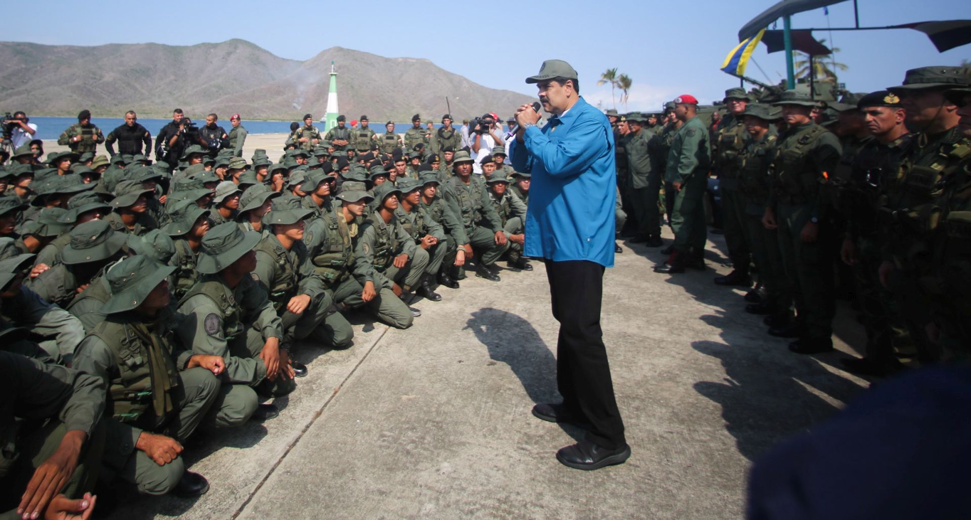 epa07341099 A handout picture provided by the Miraflores press office that shows Venezuelan President Nicolas Maduro (C) during an event with members of the military, in Turiamo, Venezuela, 03 February 2019, where he asked the troops to take care of the 'union' and 'loyalty' to the National Amerd Forces.  EPA/PRENSA MIRAFLORES HANDOUT  HANDOUT EDITORIAL USE ONLY/NO SALES