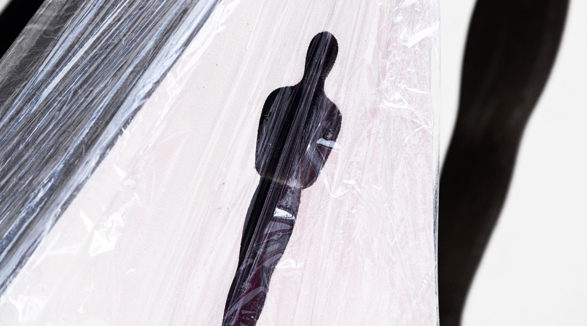 epa07383982 A wrapped 'Oscar' silhouette is displayed in the red carpet area as the preparations for the 91st annual Academy Awards ceremony get underway in Hollywood, California, USA, 20 February 2019. The Oscars are presented for outstanding individual or collective efforts in 24 categories in filmmaking.  EPA/ETIENNE LAURENT *** Local Caption *** 54174449
