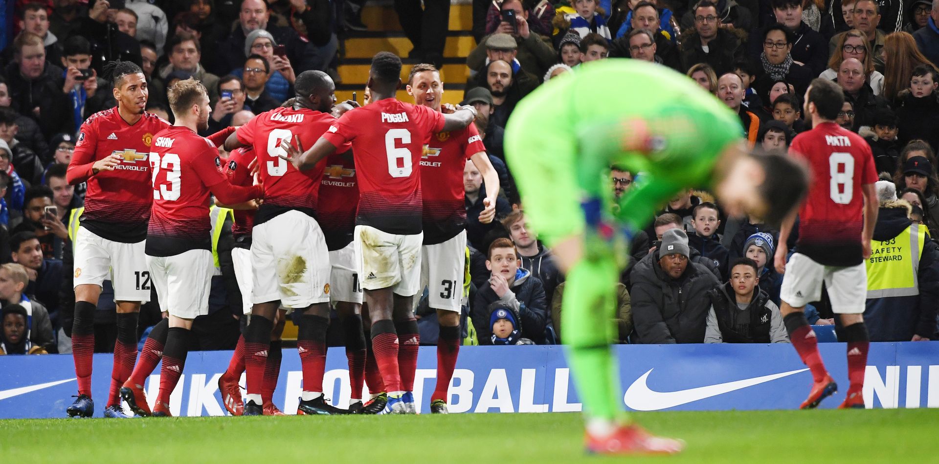 epa07379409 Player of Manchester United celebrate a goal of Ander Herrera (not pictured) during the English FA Cup 5th round soccer match between Chelsea FC and Manchester United in London, Britain, 18 February 2019.  EPA/ANDY RAIN EDITORIAL USE ONLY. No use with unauthorized audio, video, data, fixture lists, club/league logos or 'live' services. Online in-match use limited to 120 images, no video emulation. No use in betting, games or single club/league/player publications.