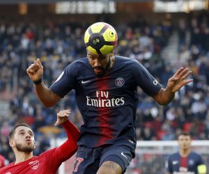 epa07390788 Paris Saint Germain's Eric Maxim Choupo-Moting (C) and Pierrick Valdivia of Nimes (L) in action during the French Ligue 1 soccer match between PSG and Nimes at the Parc des Princes stadium in Paris, France, 23 February 2019.  EPA/YOAN VALAT